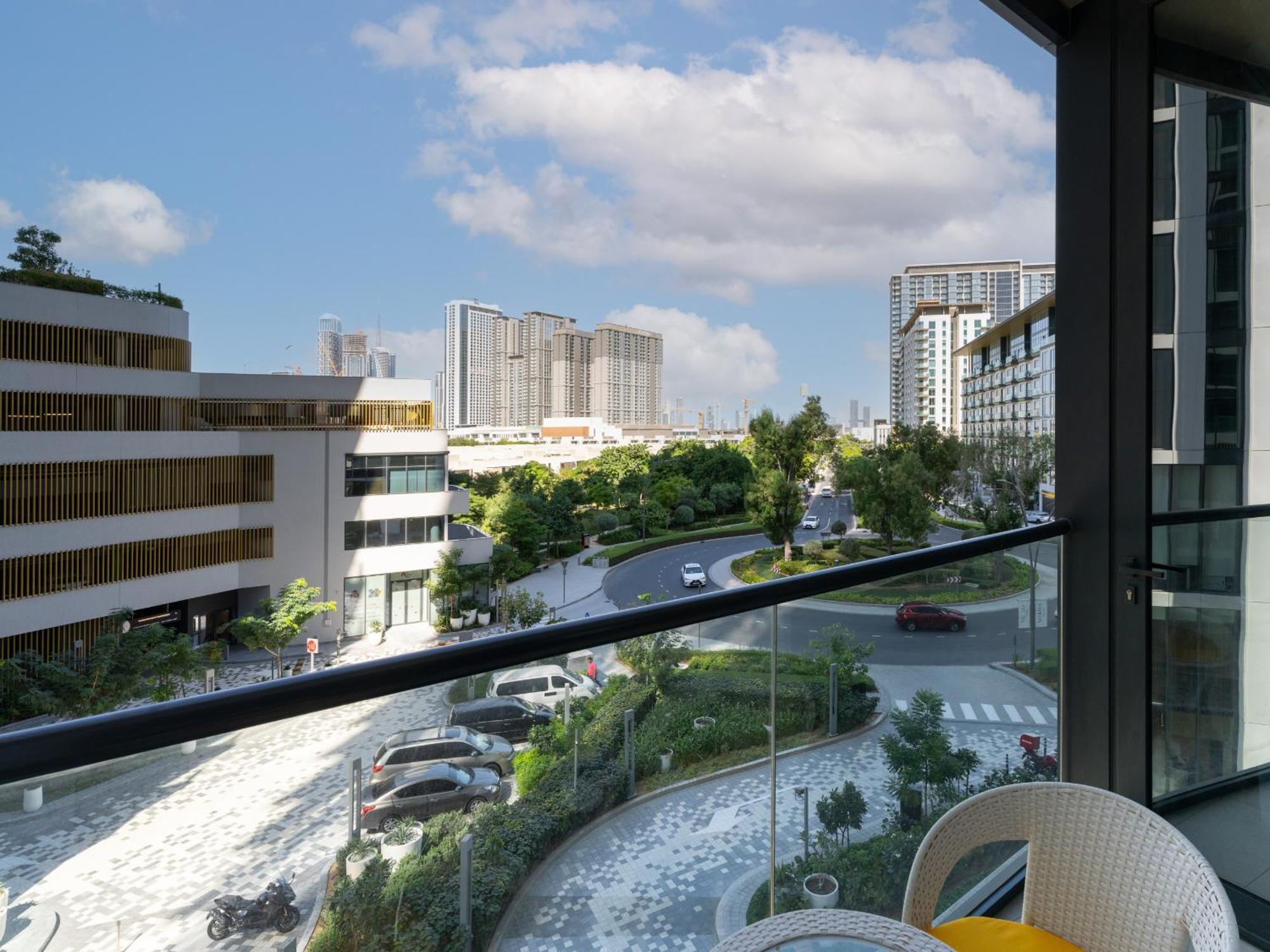 Luxury 1br Featuring Guest & Study Room-sobha Waves Dubai