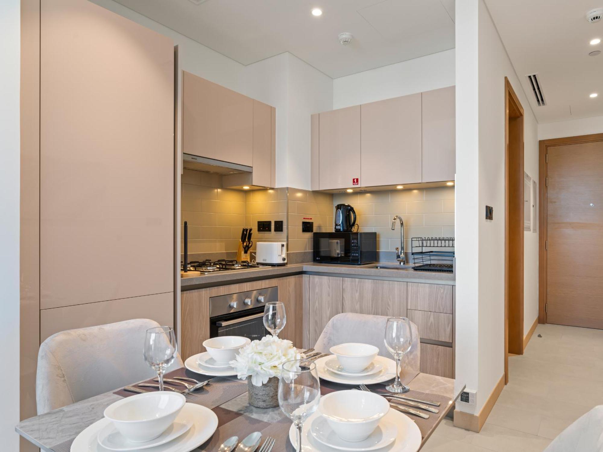 Luxury 1br Featuring Guest & Study Room-sobha Waves Apartment *