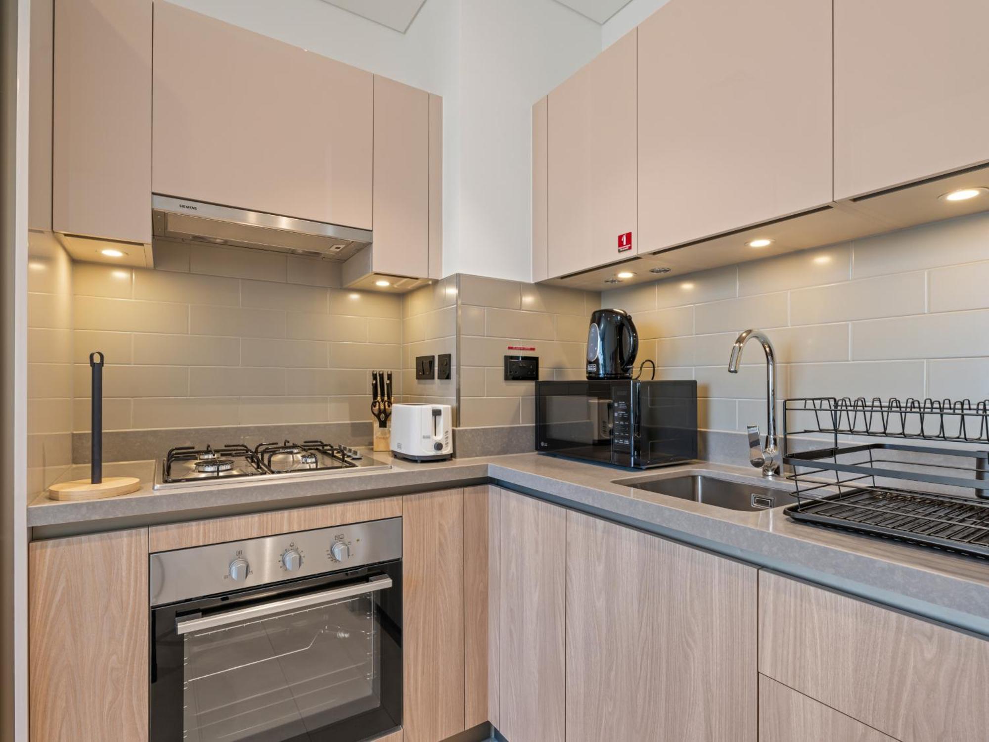 Luxury 1br Featuring Guest & Study Room-sobha Waves *