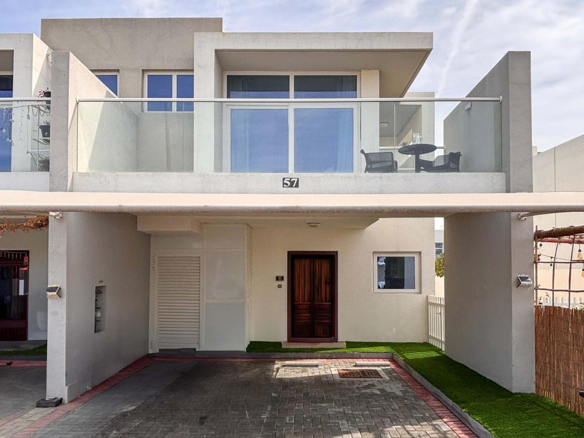 Frank Porter - Albizia Damac Hills 2