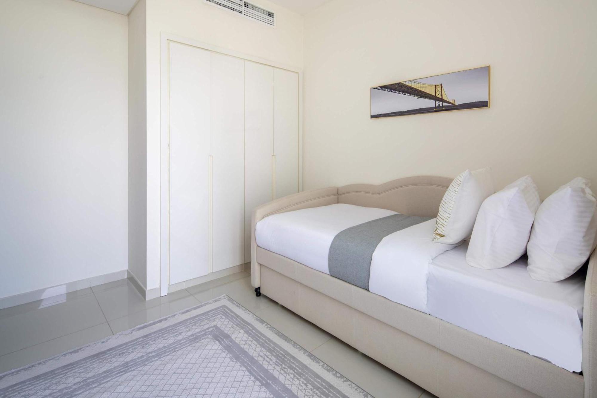 Frank Porter - Albizia Damac Hills 2 Villa *