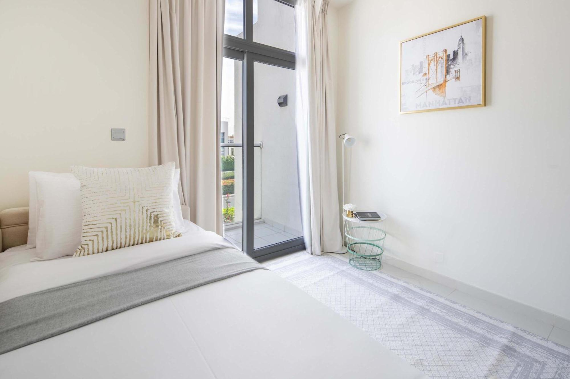 Frank Porter - Albizia Damac Hills 2 * Dubai