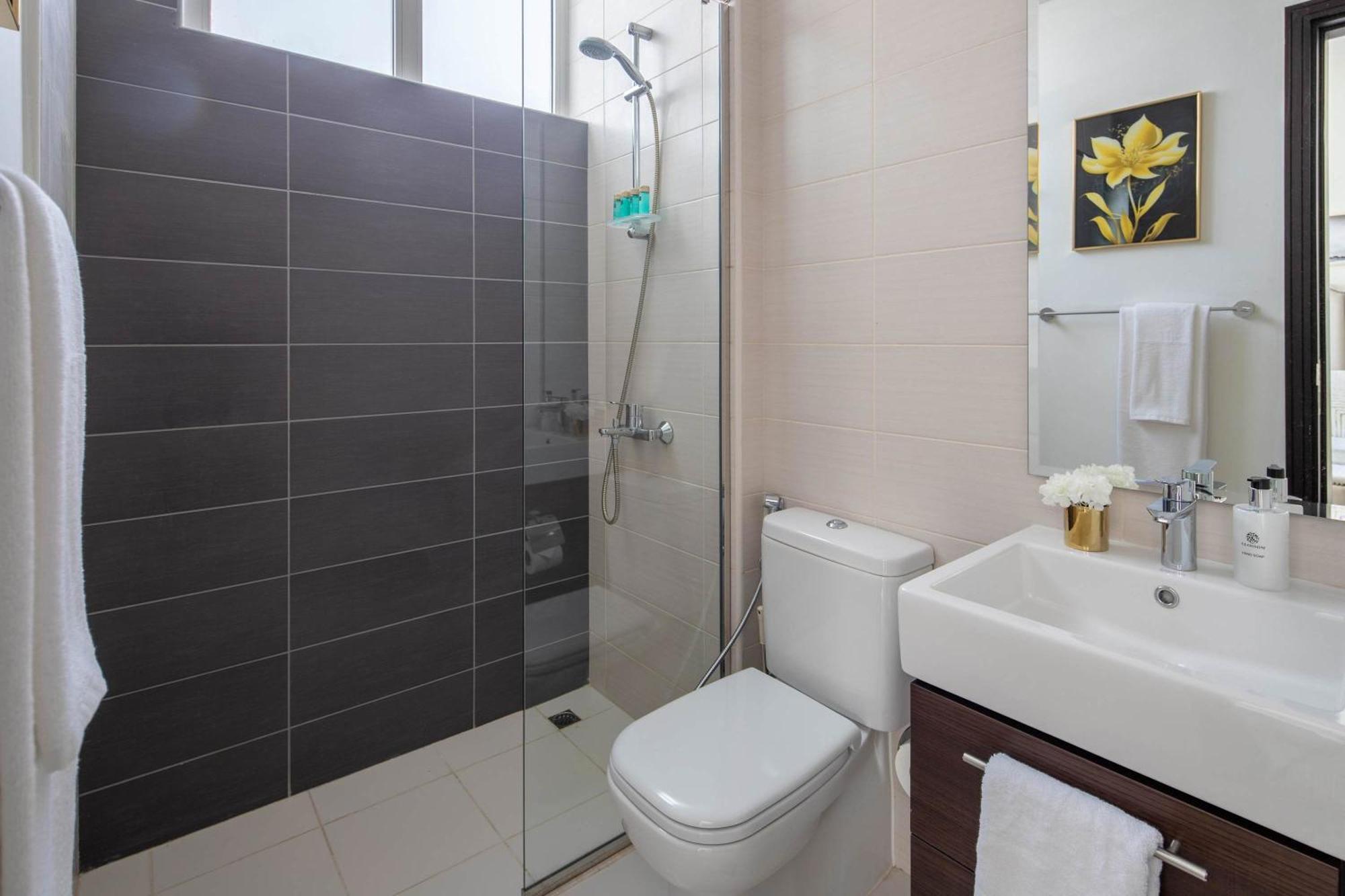 Frank Porter - Albizia Damac Hills 2 Villa Dubai
