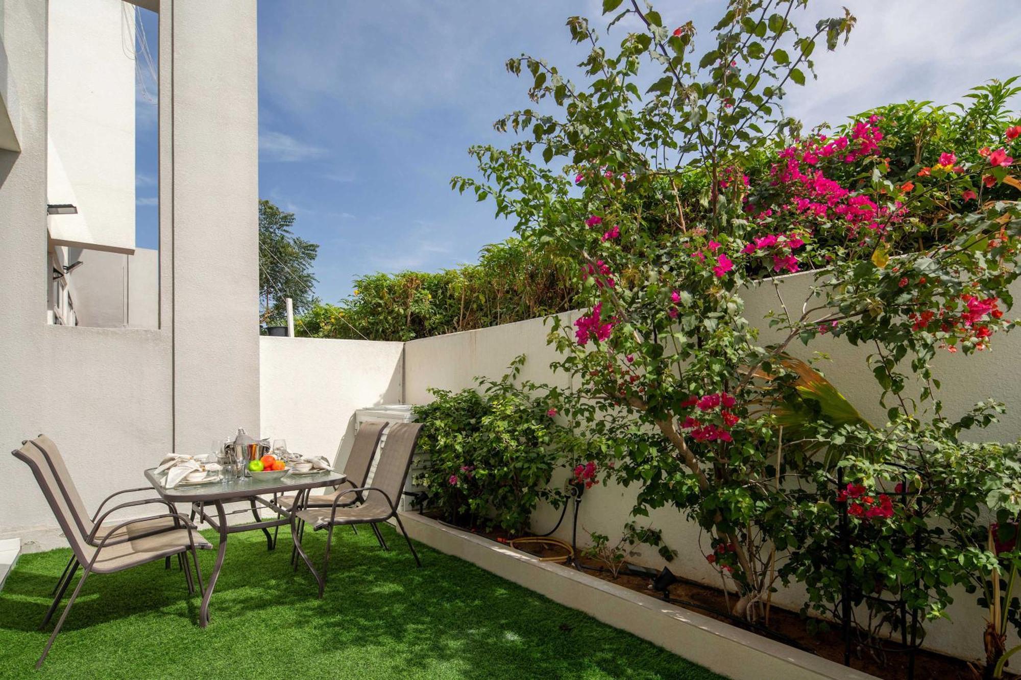 Frank Porter - Albizia Damac Hills 2