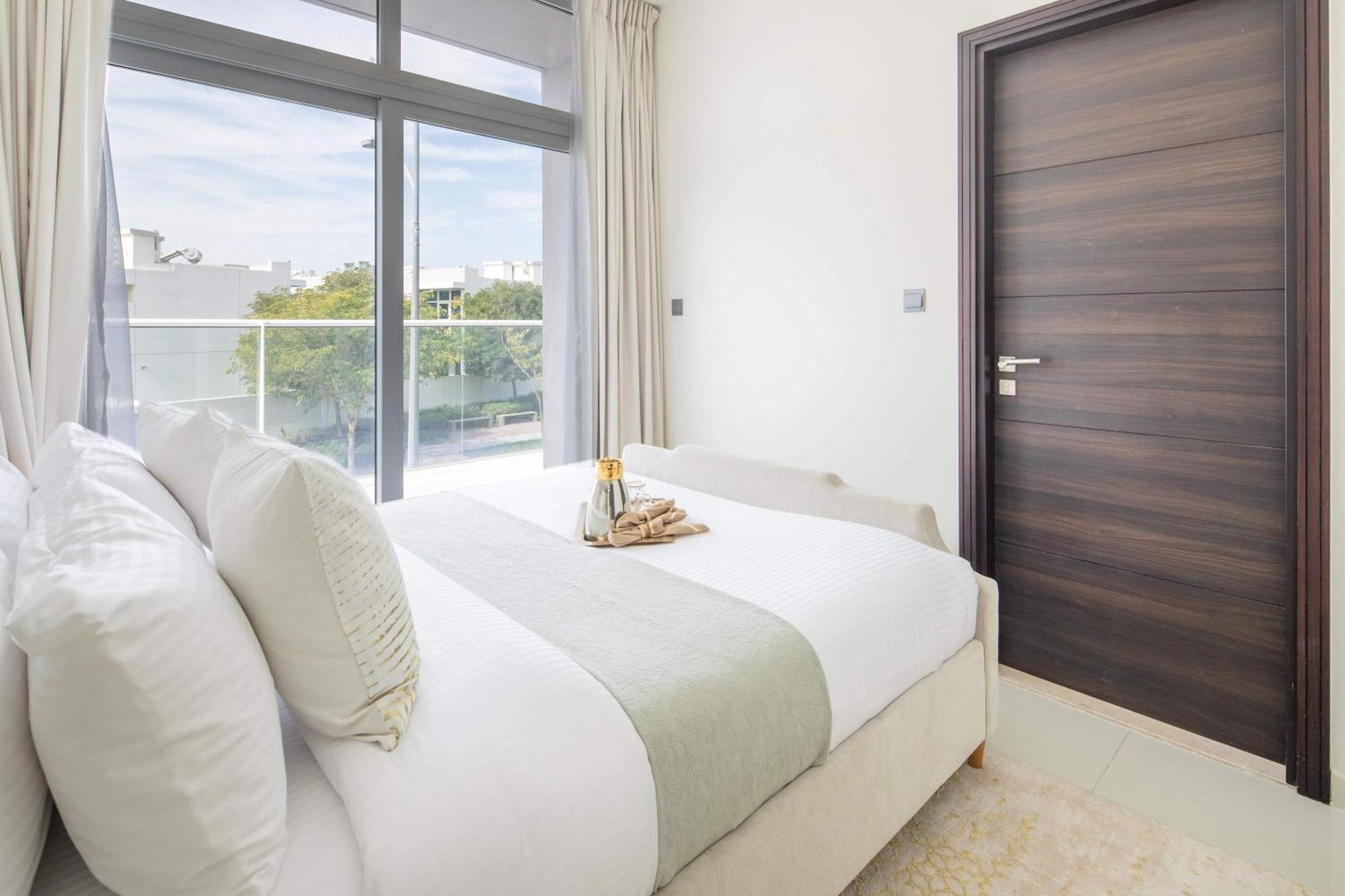 Frank Porter - Albizia Damac Hills 2 Villa Dubai