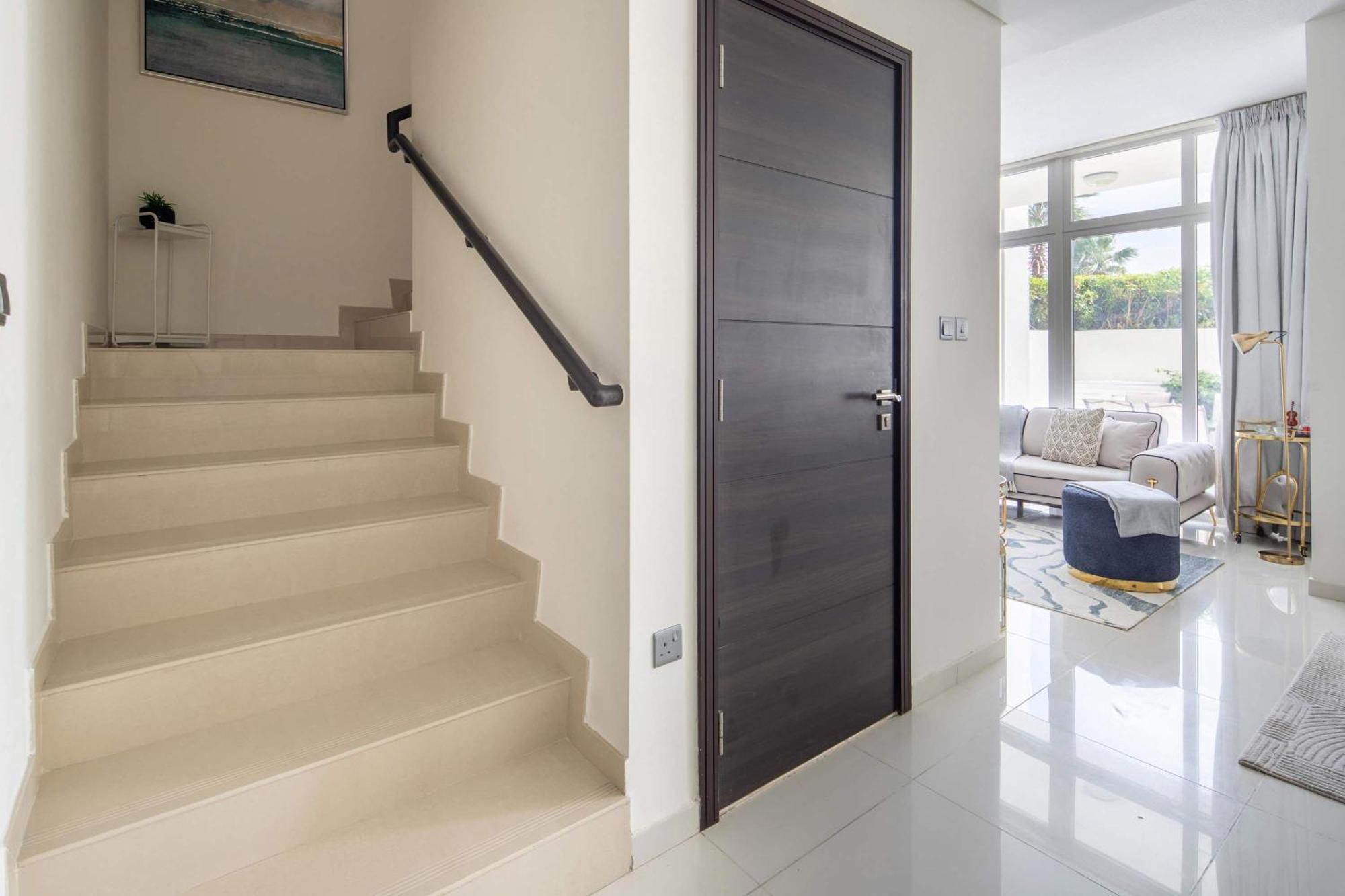 Frank Porter - Albizia Damac Hills 2 * Dubai
