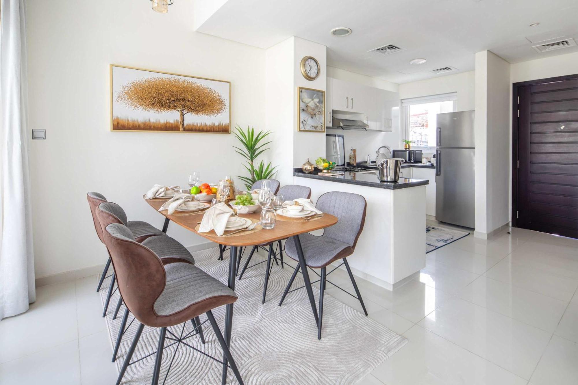 Frank Porter - Albizia Damac Hills 2 Villa Dubai