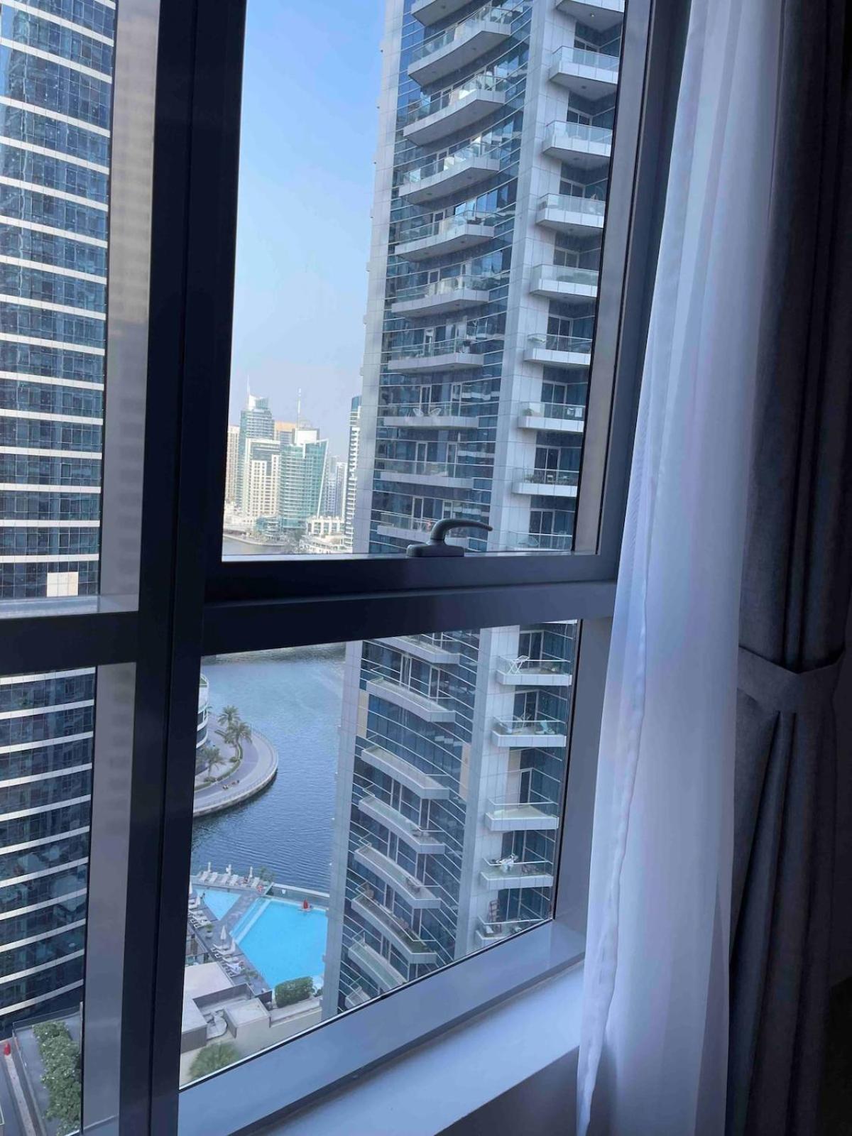 Modern One-bedroom In Heart Of Marina Apartment