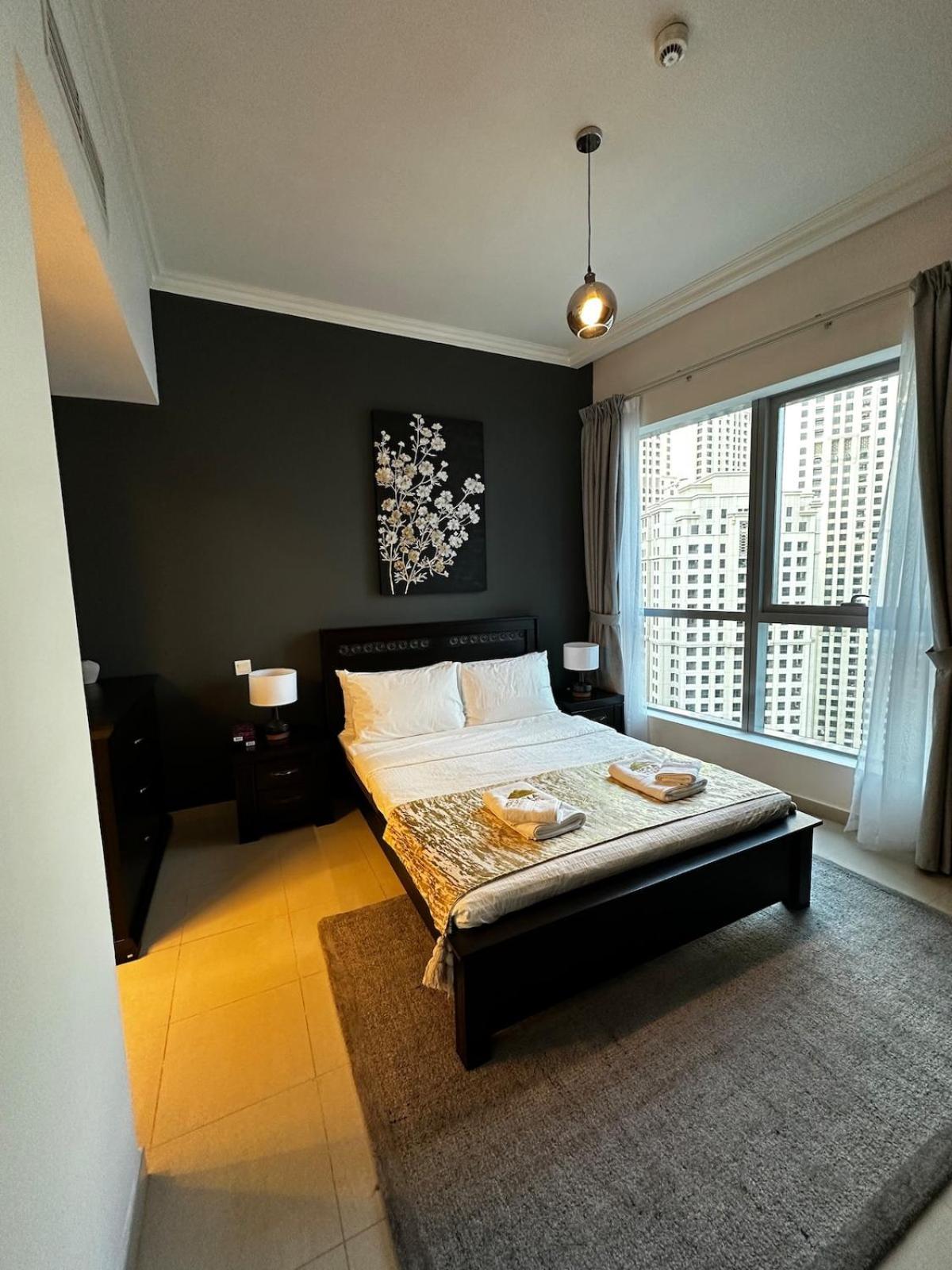 Modern One-bedroom In Heart Of Marina Apartment Dubai