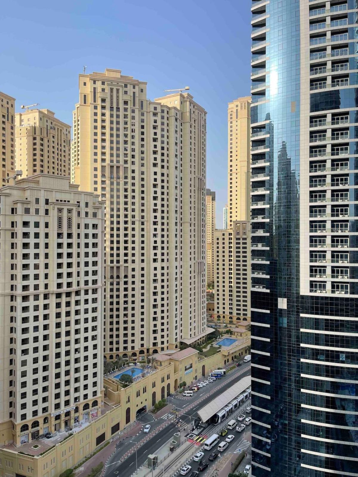Modern One-bedroom In Heart Of Marina