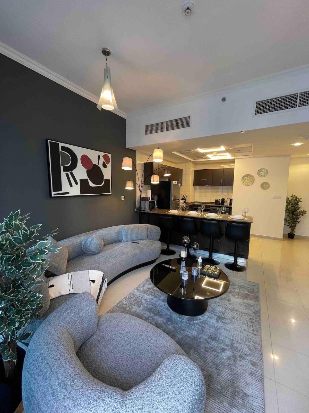Apartment Modern One-bedroom In Heart Of Marina