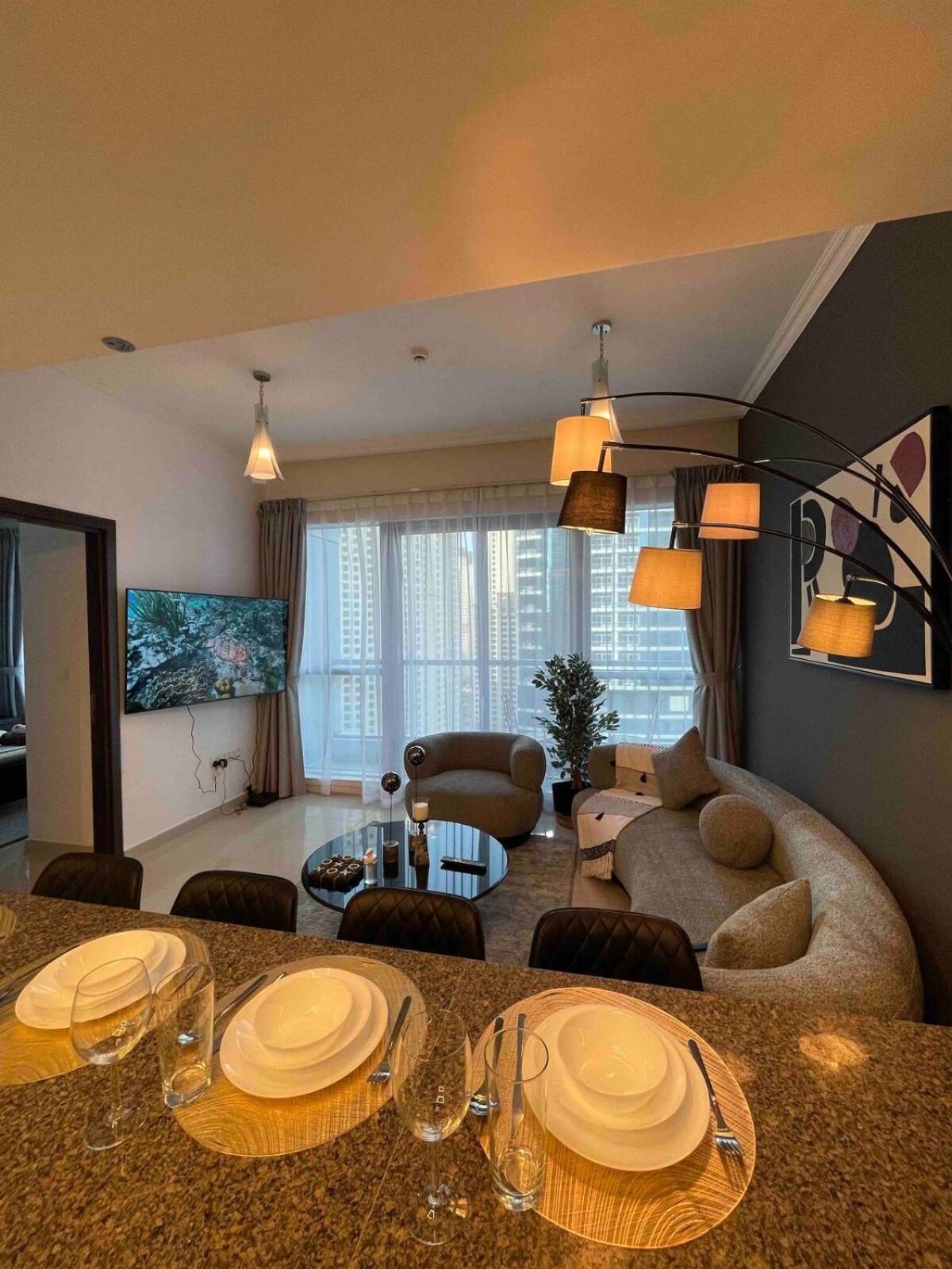 Modern One-bedroom In Heart Of Marina *