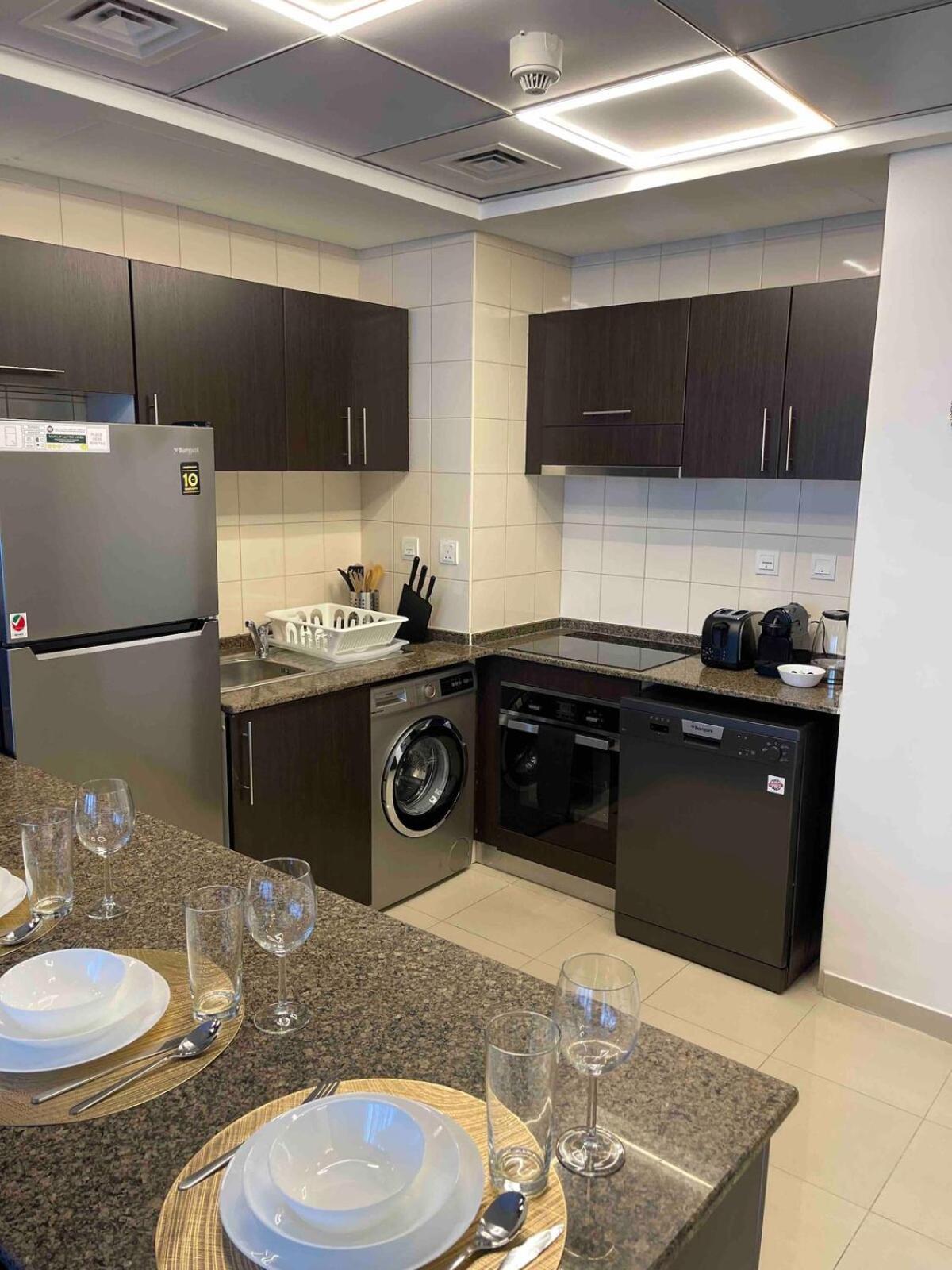Modern One-bedroom In Heart Of Marina Apartment