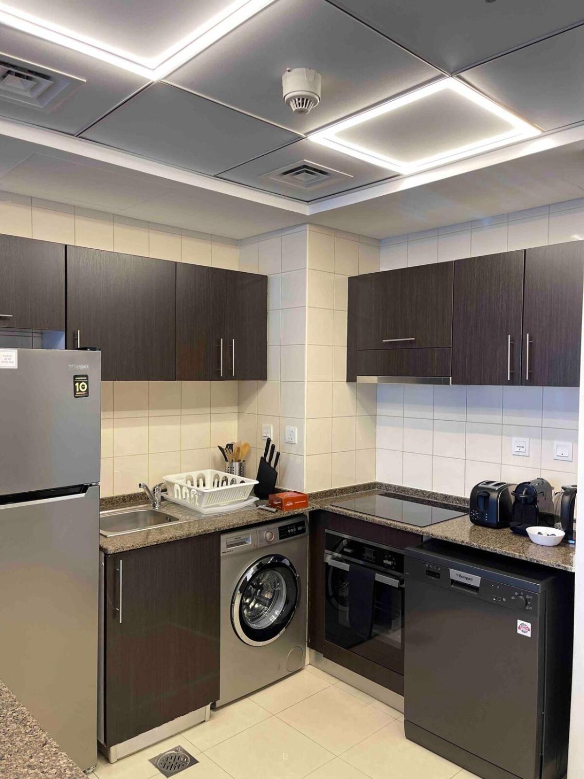 Modern One-bedroom In Heart Of Marina Apartment Dubai