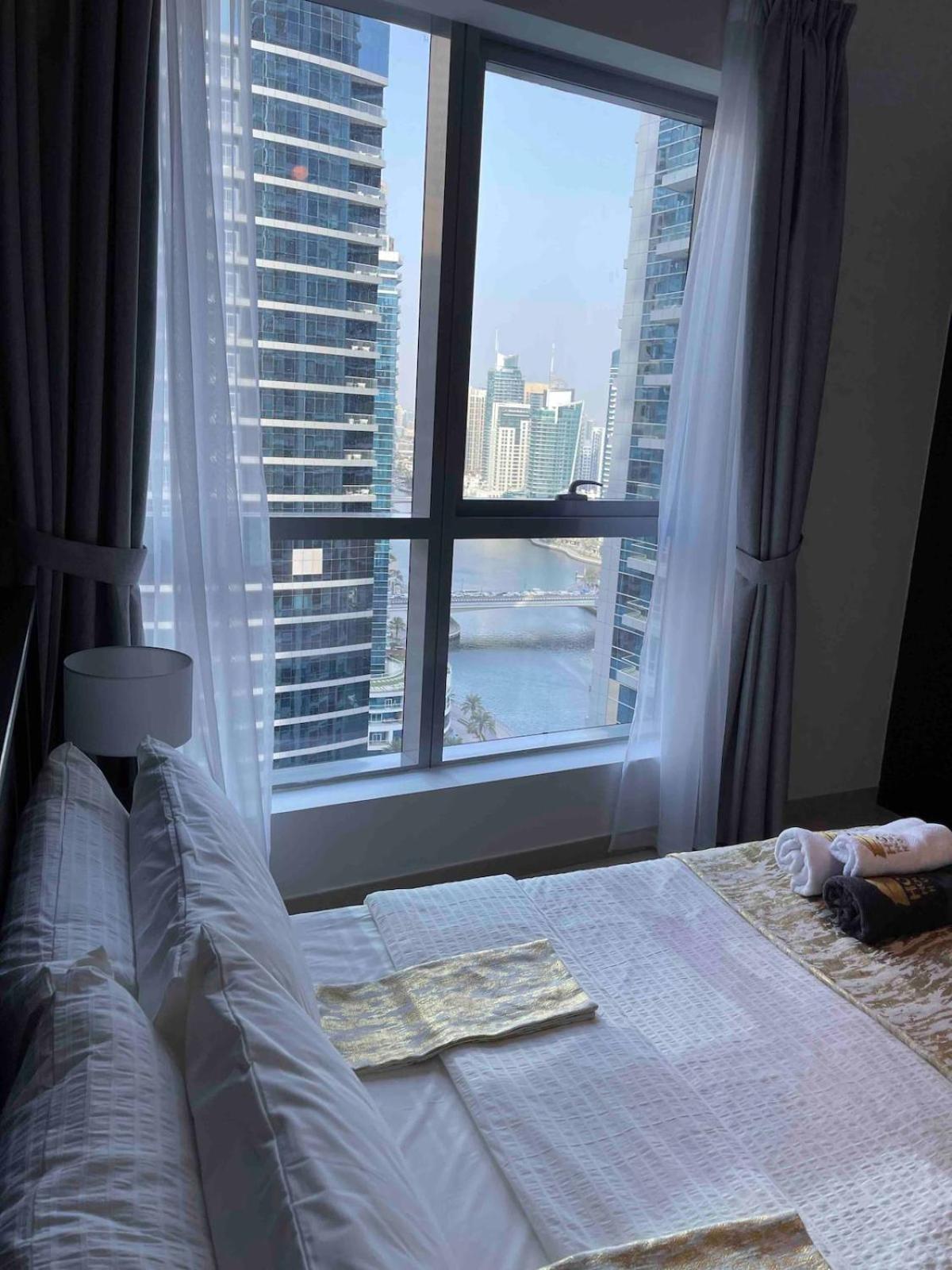Modern One-bedroom In Heart Of Marina Apartment