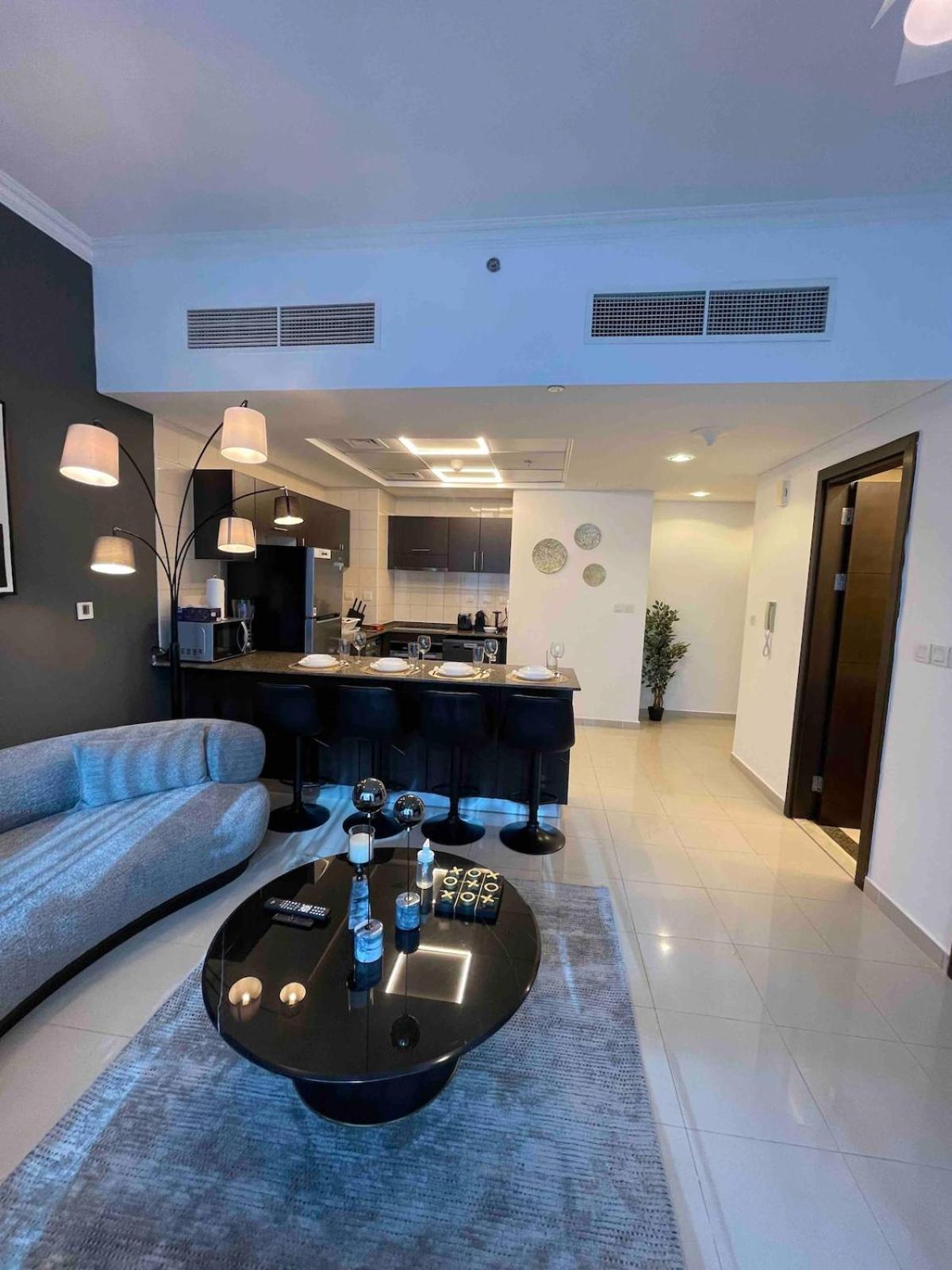 Modern One-bedroom In Heart Of Marina * Dubai