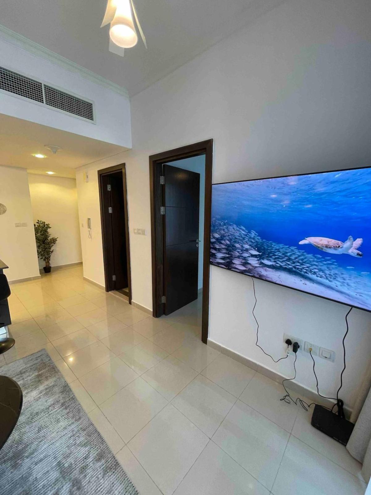 Modern One-bedroom In Heart Of Marina * Dubai