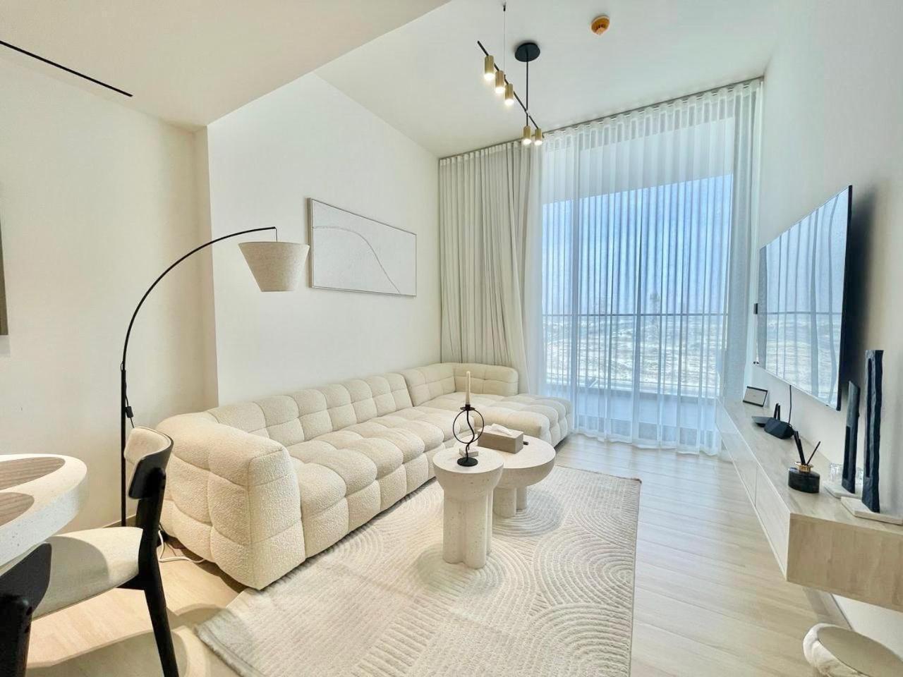 Calm, Modern & Stylish 1br In Jvc *