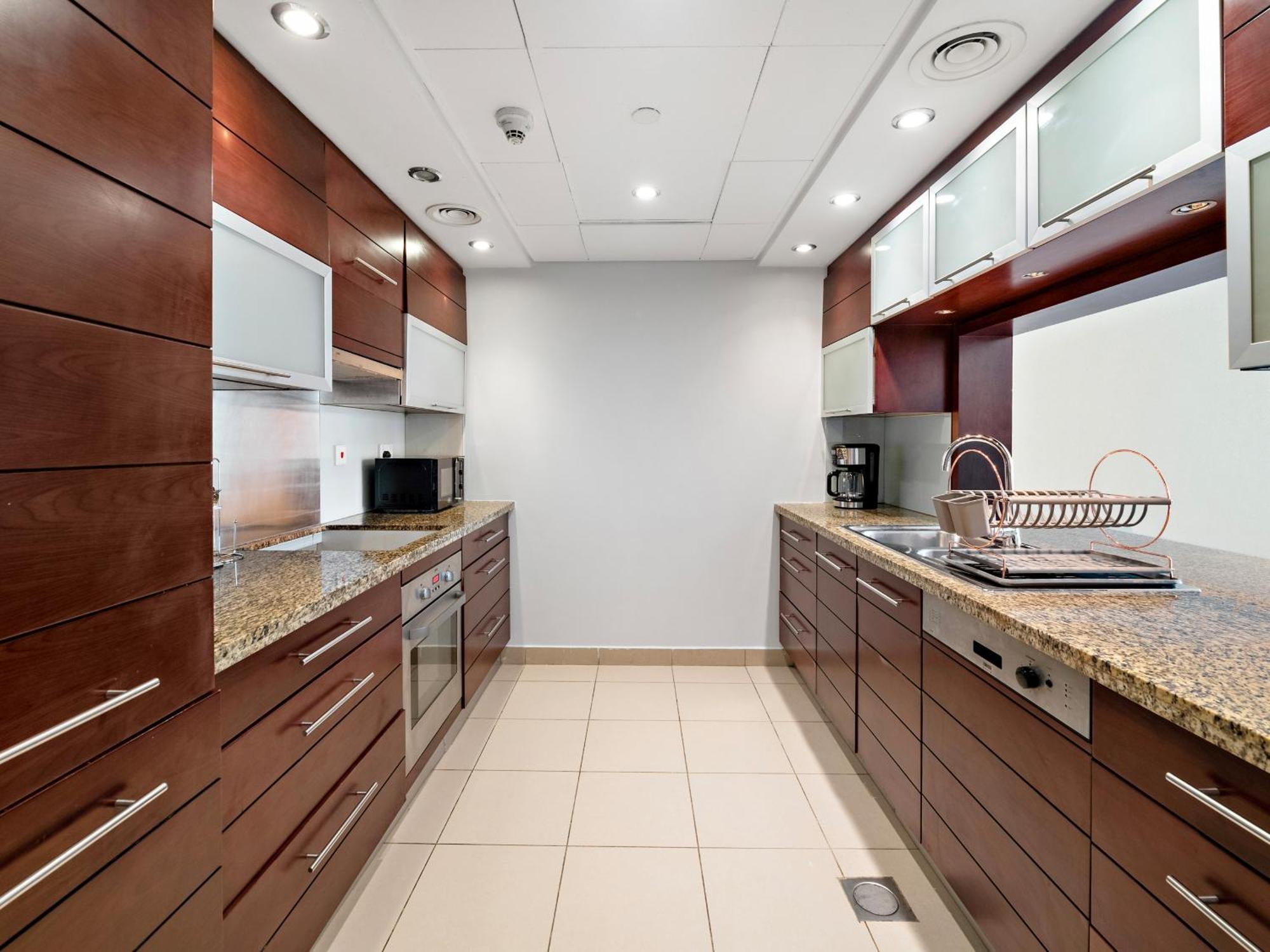Cozy 1bdr Unit -burj Views, Downtown Apartment