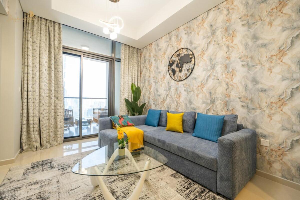 Classic Canal View 2 Bhk 6pax Holiday home Dubai