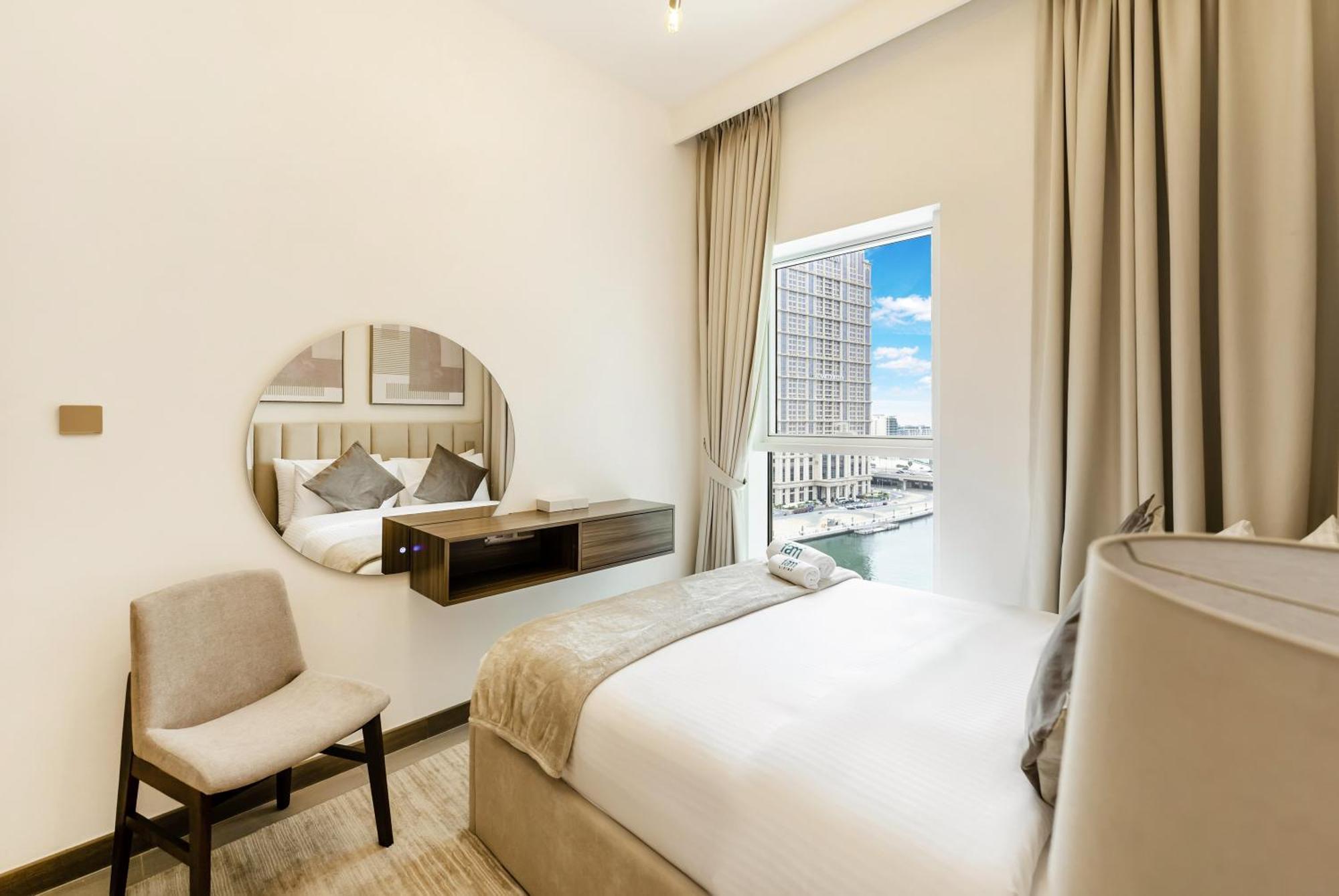 Apartment Fam Living - 3 Bedroom And Maids Retreat Overlooking Canal Dubai