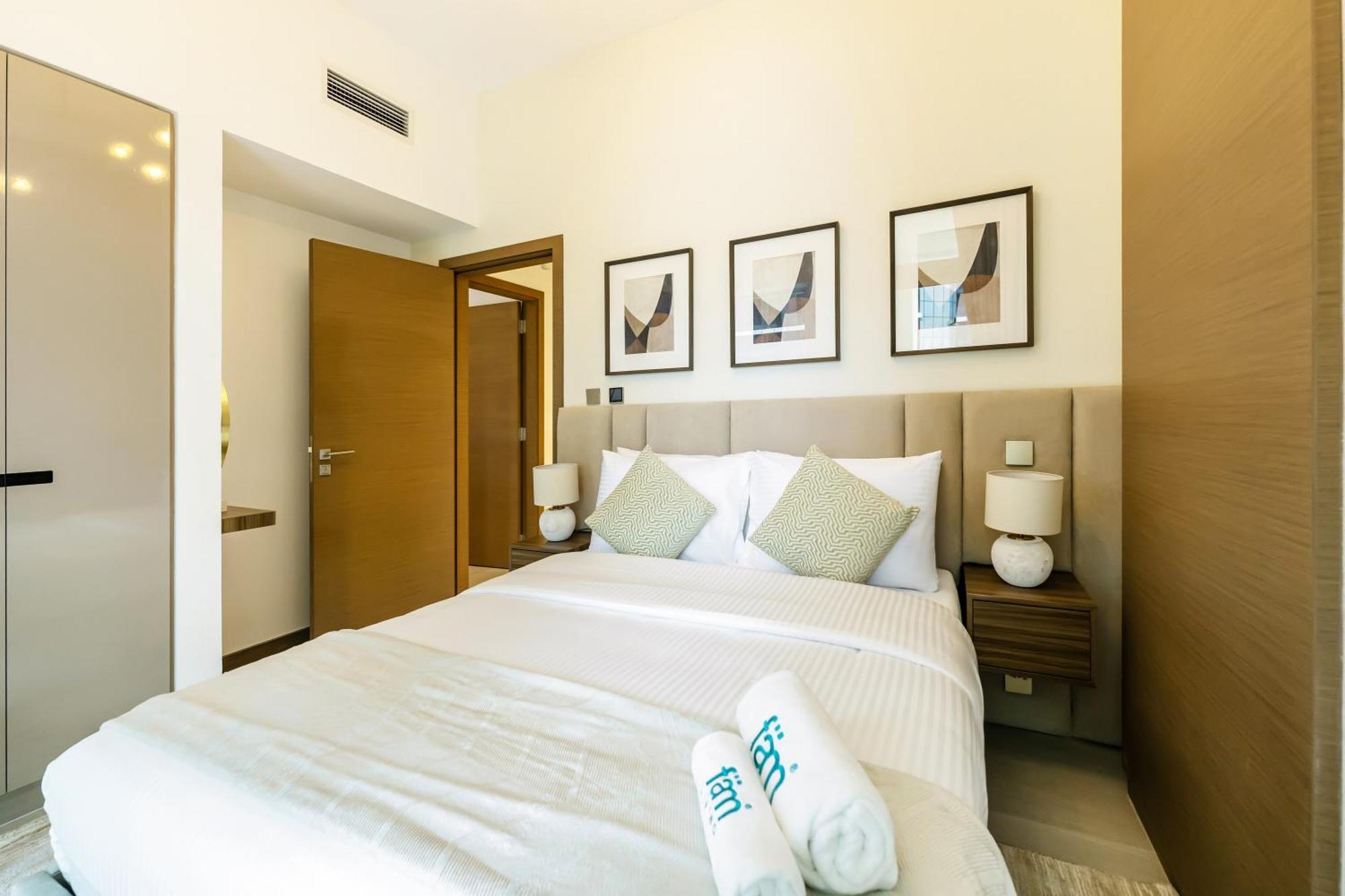 Fam Living - 3 Bedroom And Maids Retreat Overlooking Canal * Dubai
