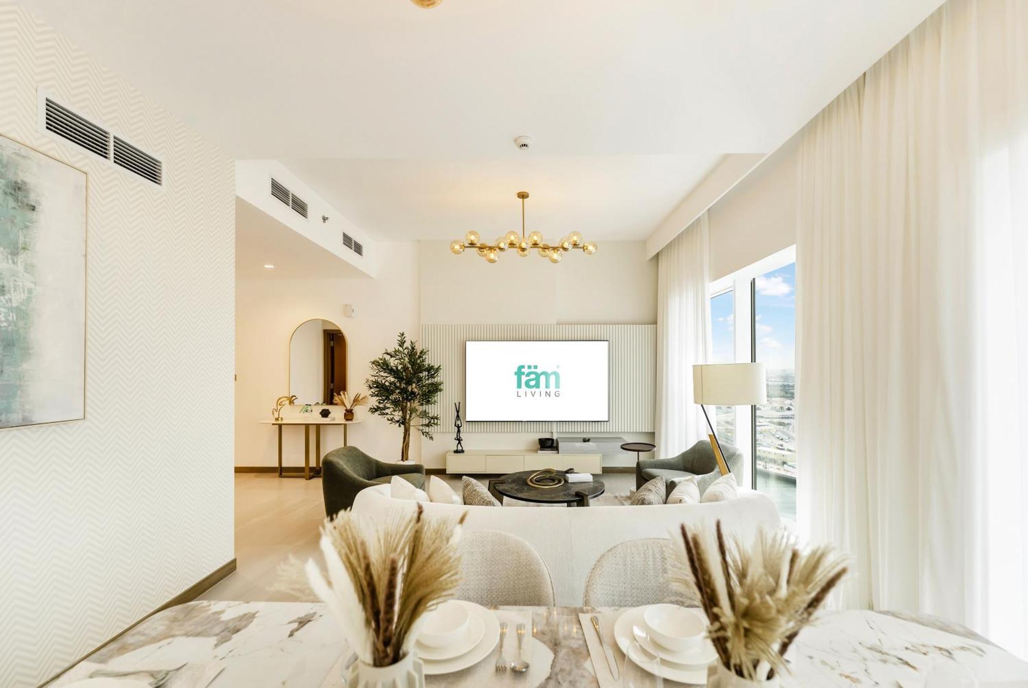 Fam Living - 3 Bedroom And Maids Retreat Overlooking Canal Apartment
