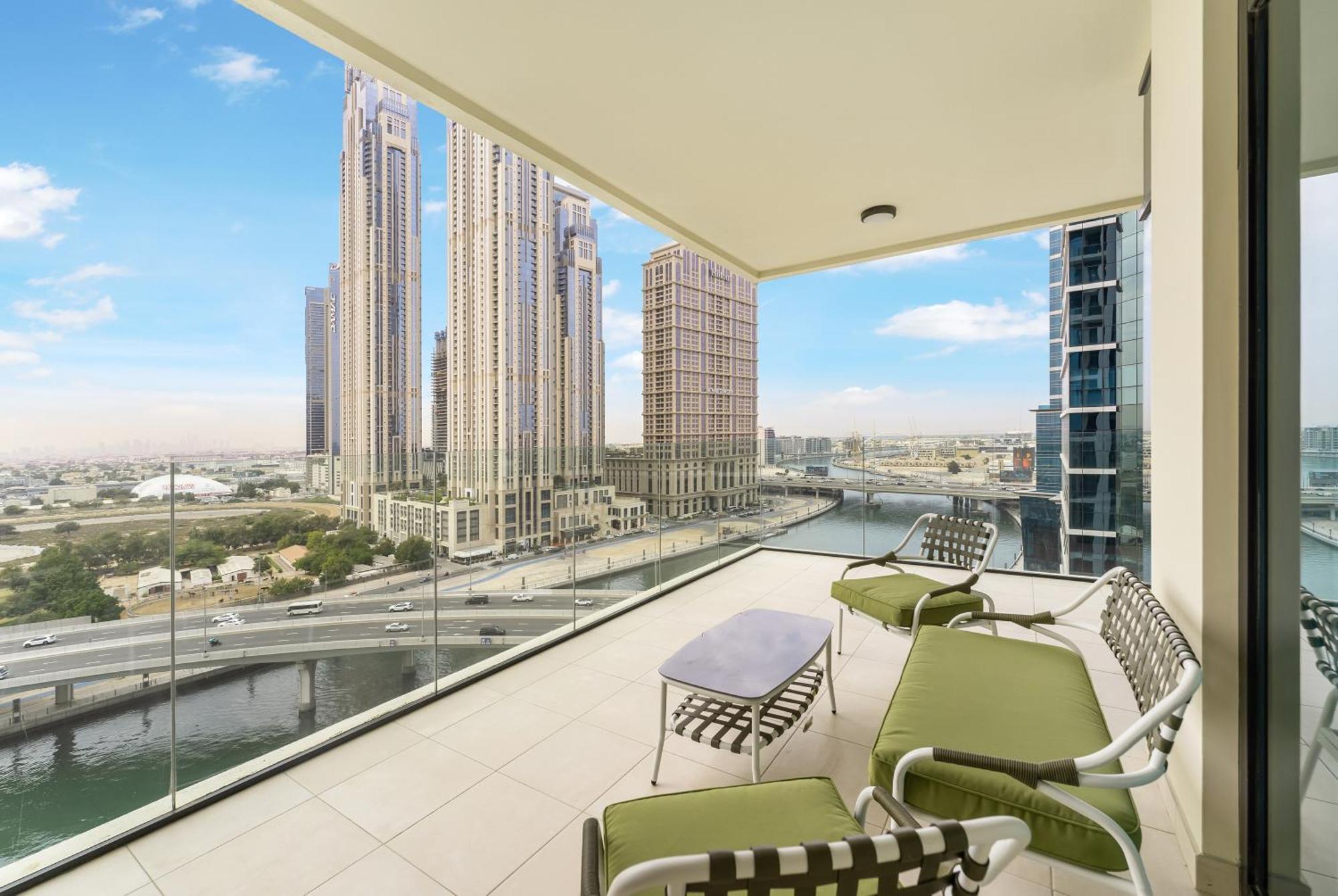 Fam Living - 3 Bedroom And Maids Retreat Overlooking Canal