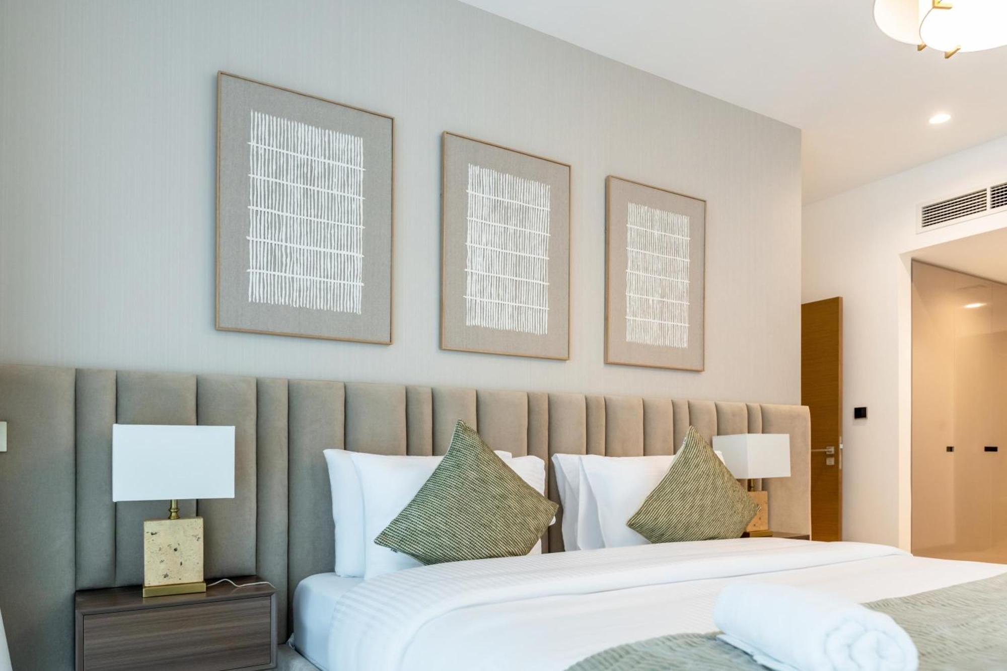 Apartment Fam Living - 3 Bedroom And Maids Retreat Overlooking Canal Dubai