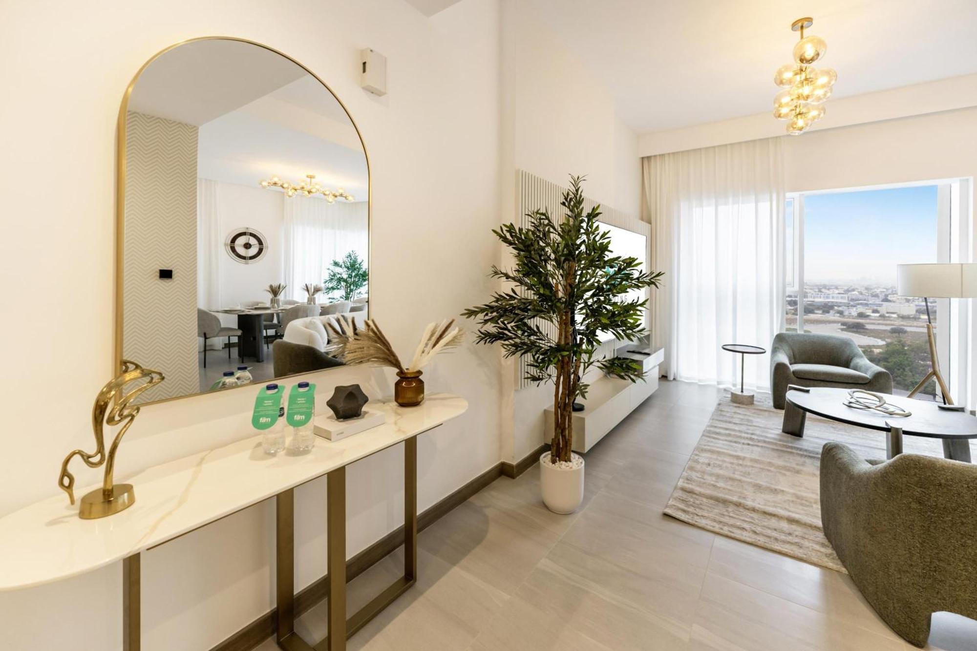 Fam Living - 3 Bedroom And Maids Retreat Overlooking Canal *