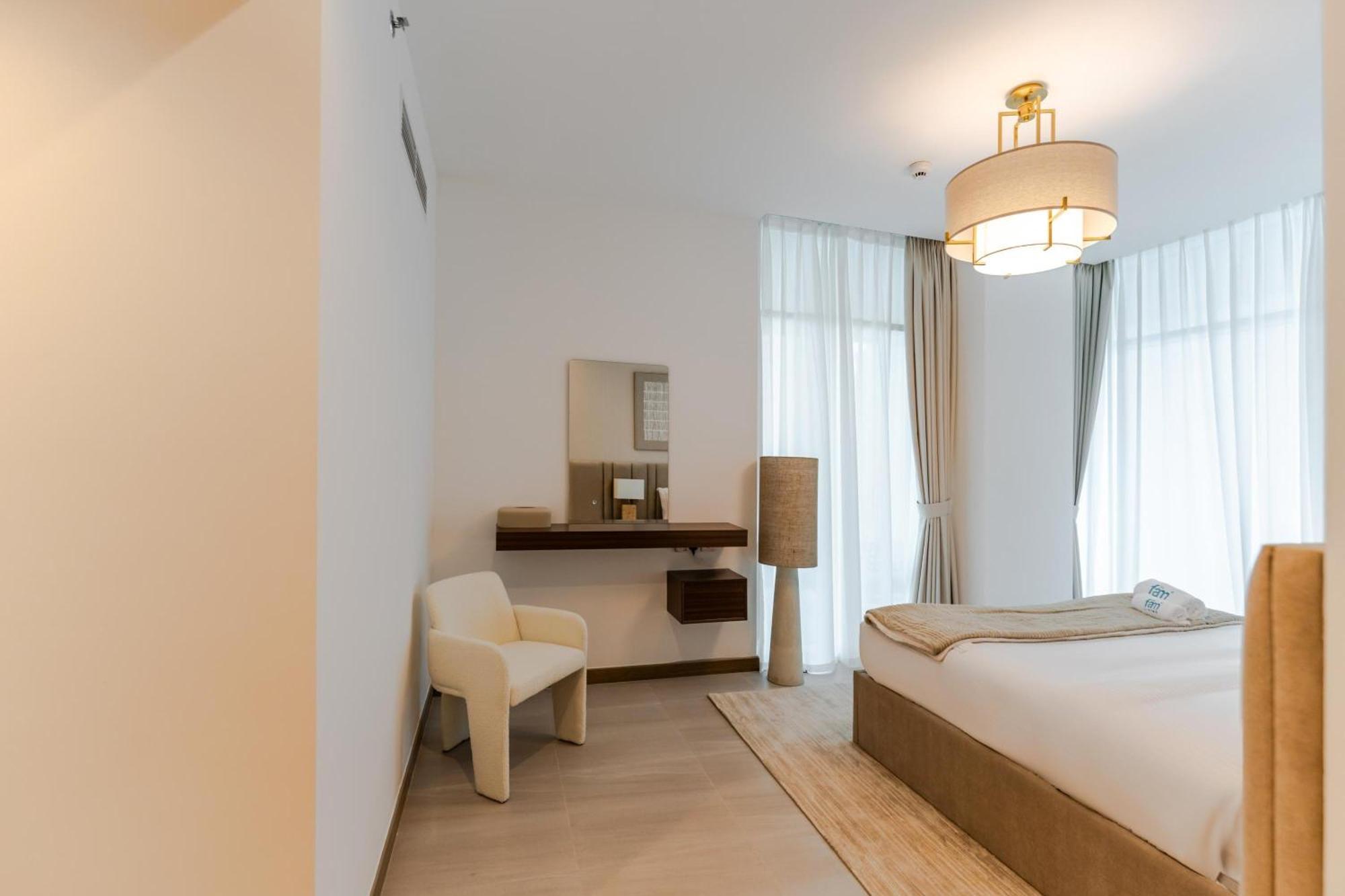 Fam Living - 3 Bedroom And Maids Retreat Overlooking Canal Dubai