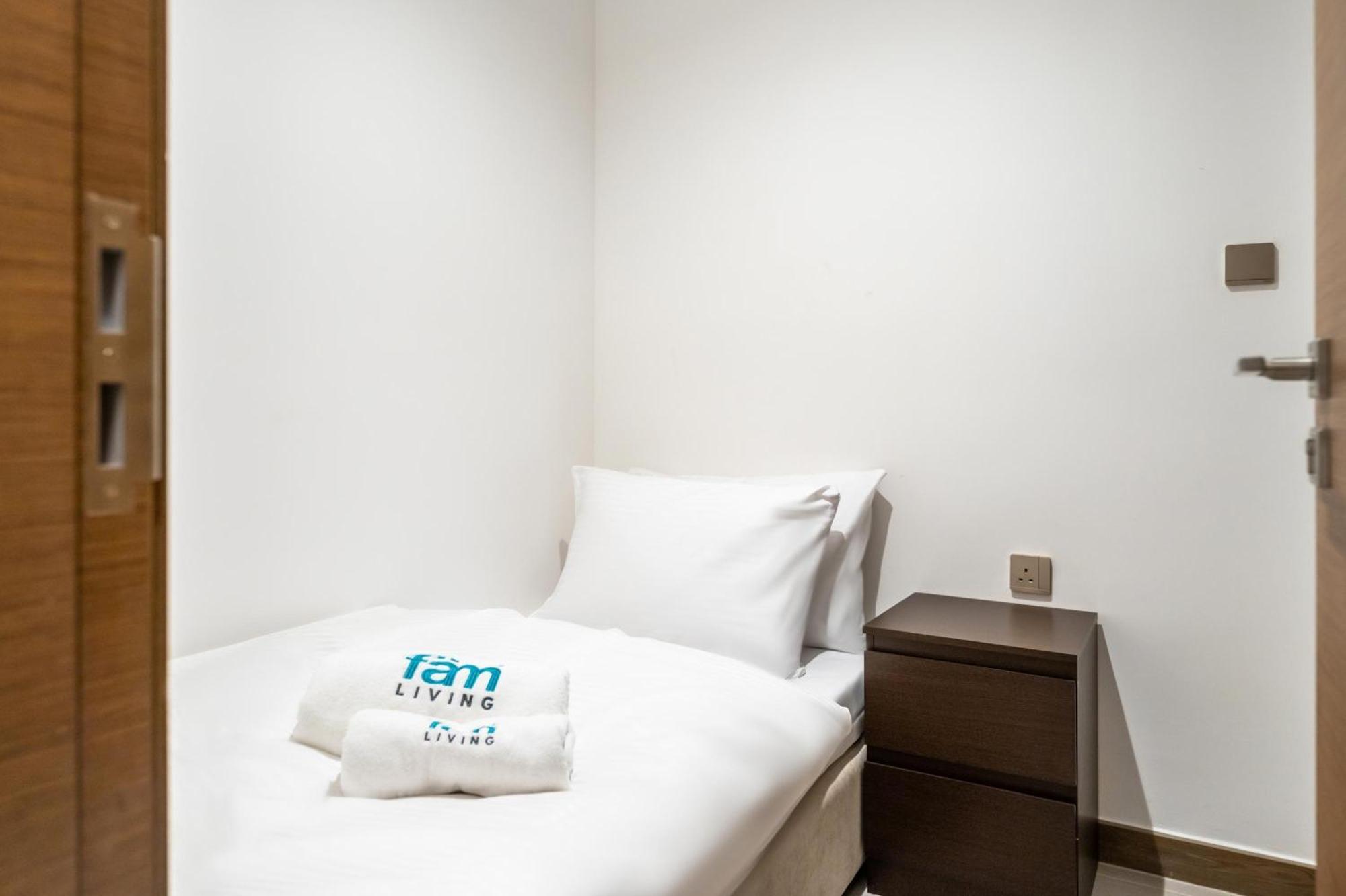 Fam Living - 3 Bedroom And Maids Retreat Overlooking Canal Apartment *