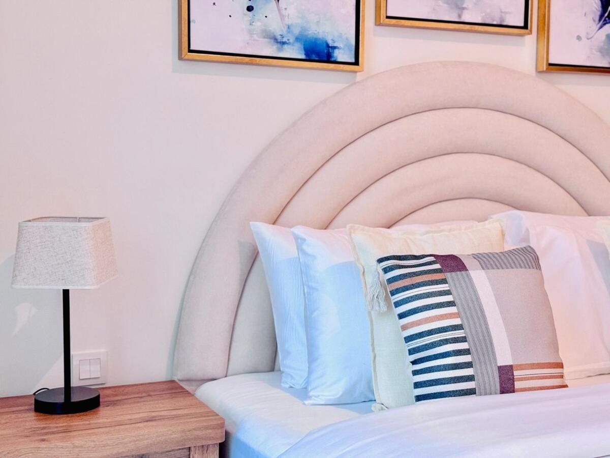 Canal Front - Luxury 2br In Al Wasl Apartment *