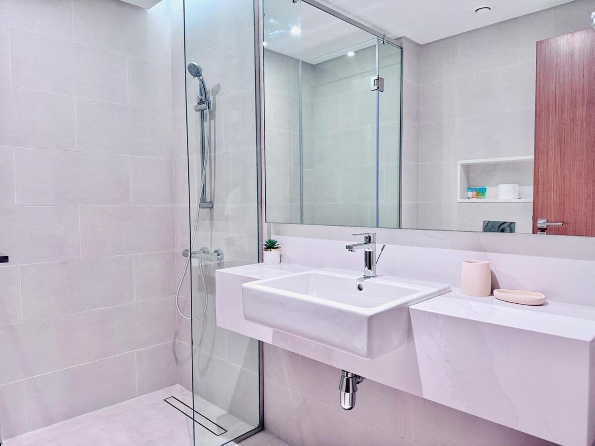 Canal Front - Luxury 2br In Al Wasl