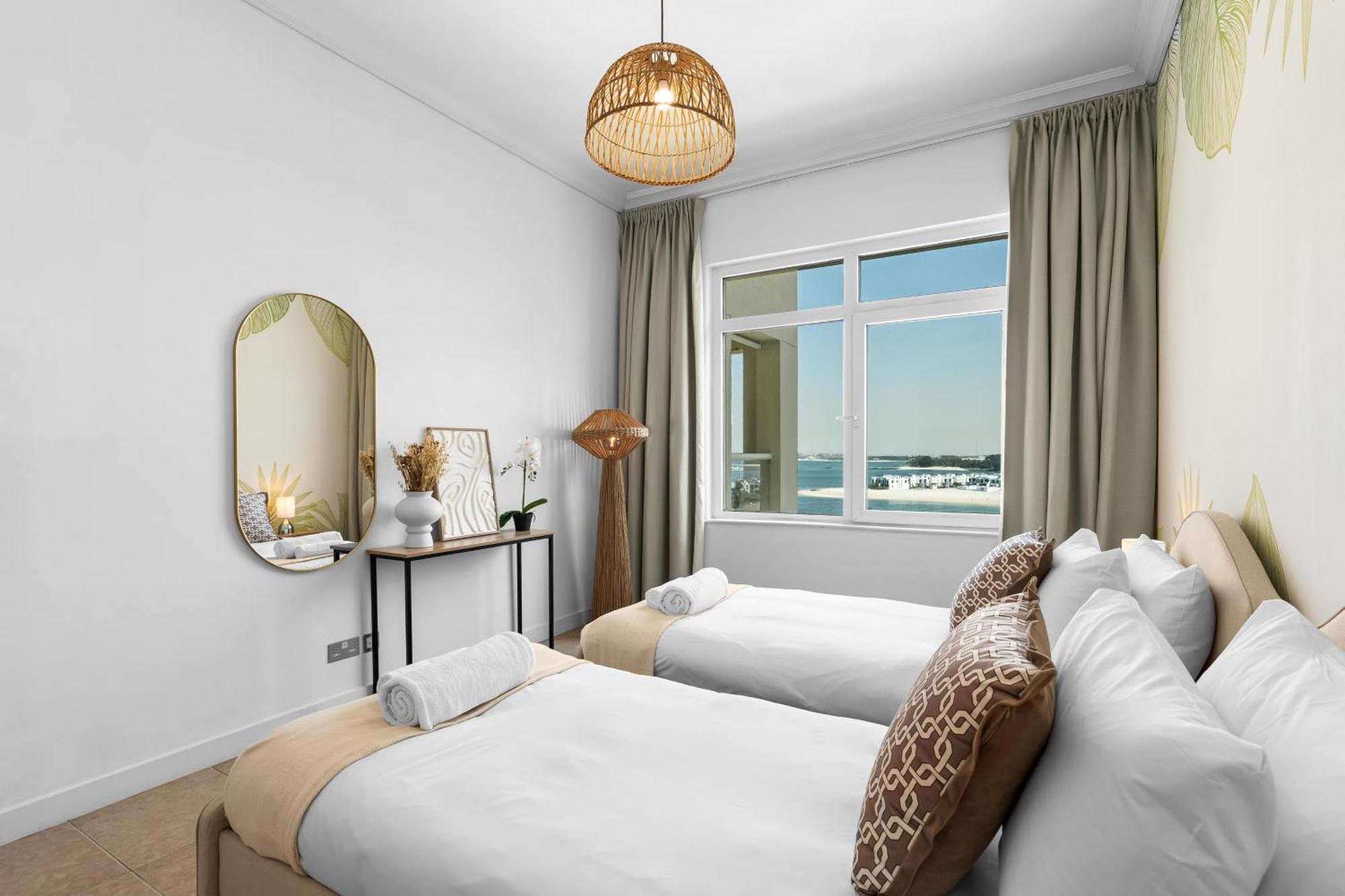 Private 2 Bedroom With Panoramic Sea View And Pool Palm Jumeirah Apartment