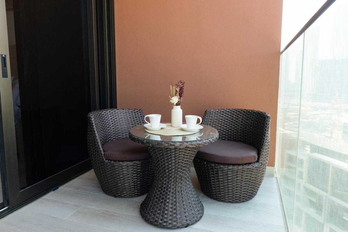 Stunning In Peninsula Five Apartment *