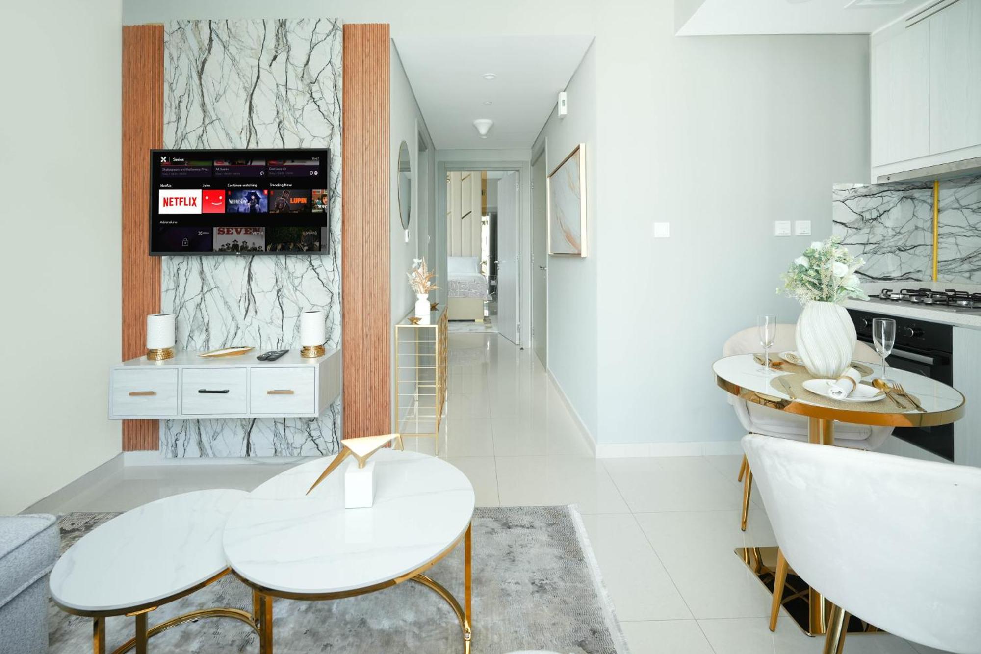 Keyrock Living - Lakeview Luxury In Zada Tower Apartment Dubai