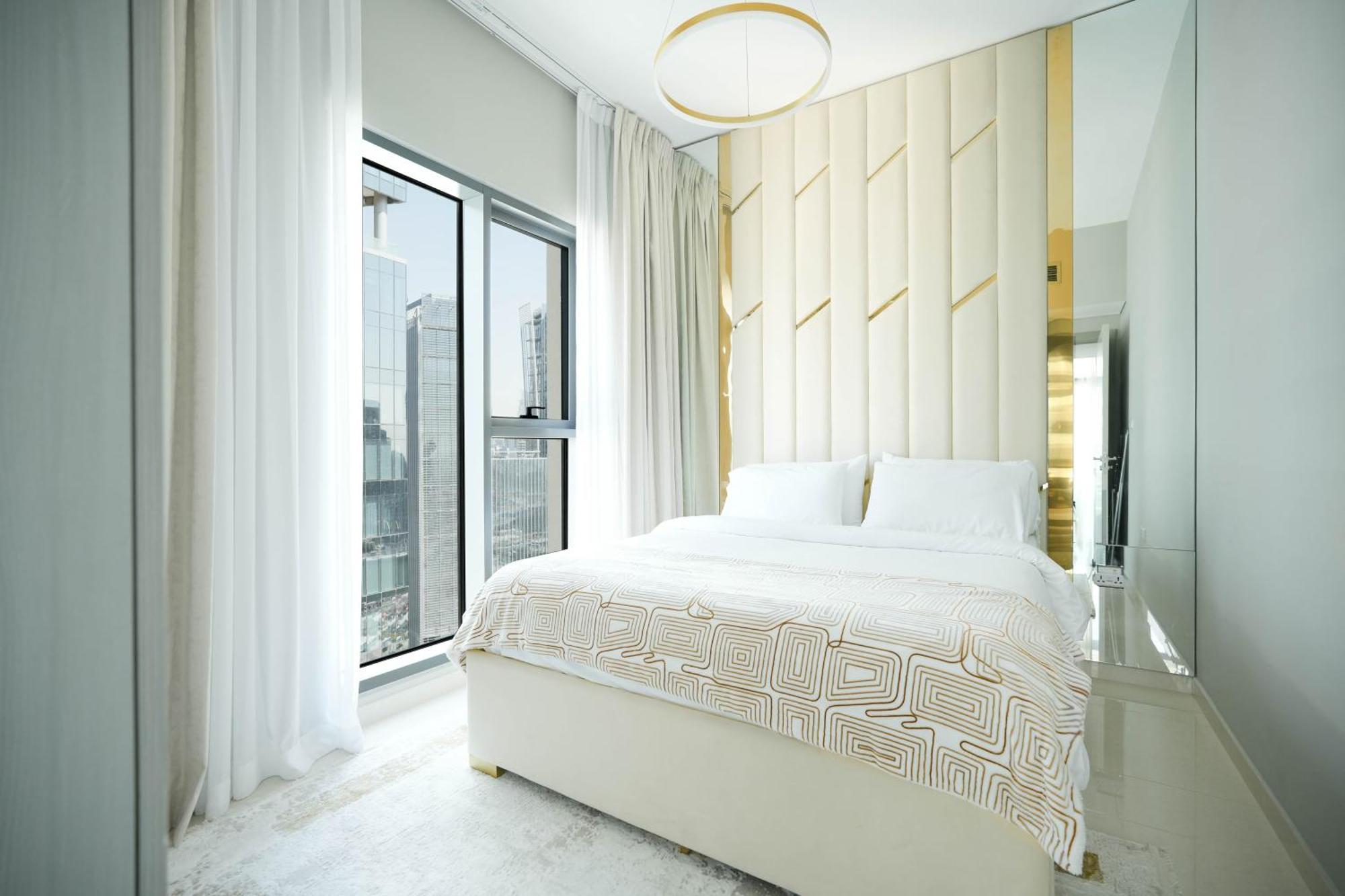 Keyrock Living - Lakeview Luxury In Zada Tower Apartment *