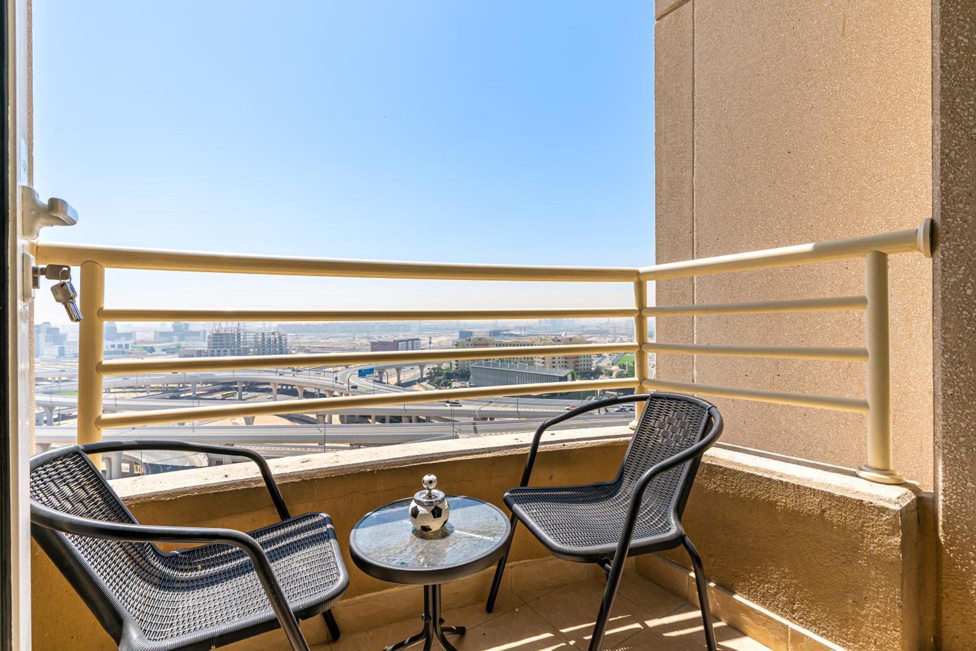 Lovely 1bed With Balcony, Parking, Pool And Gym Apartment