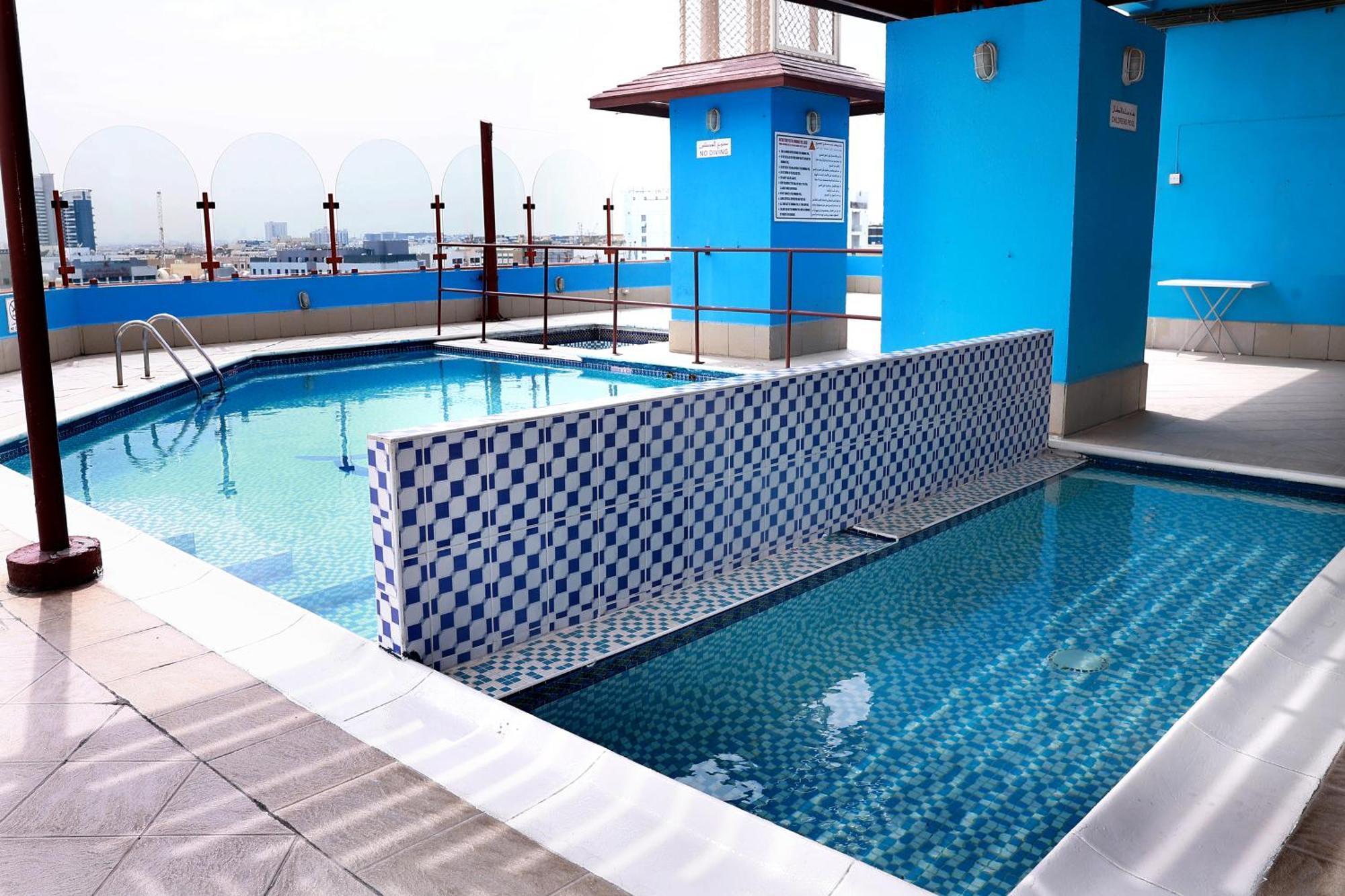 Dolphin Aparthotel 3*