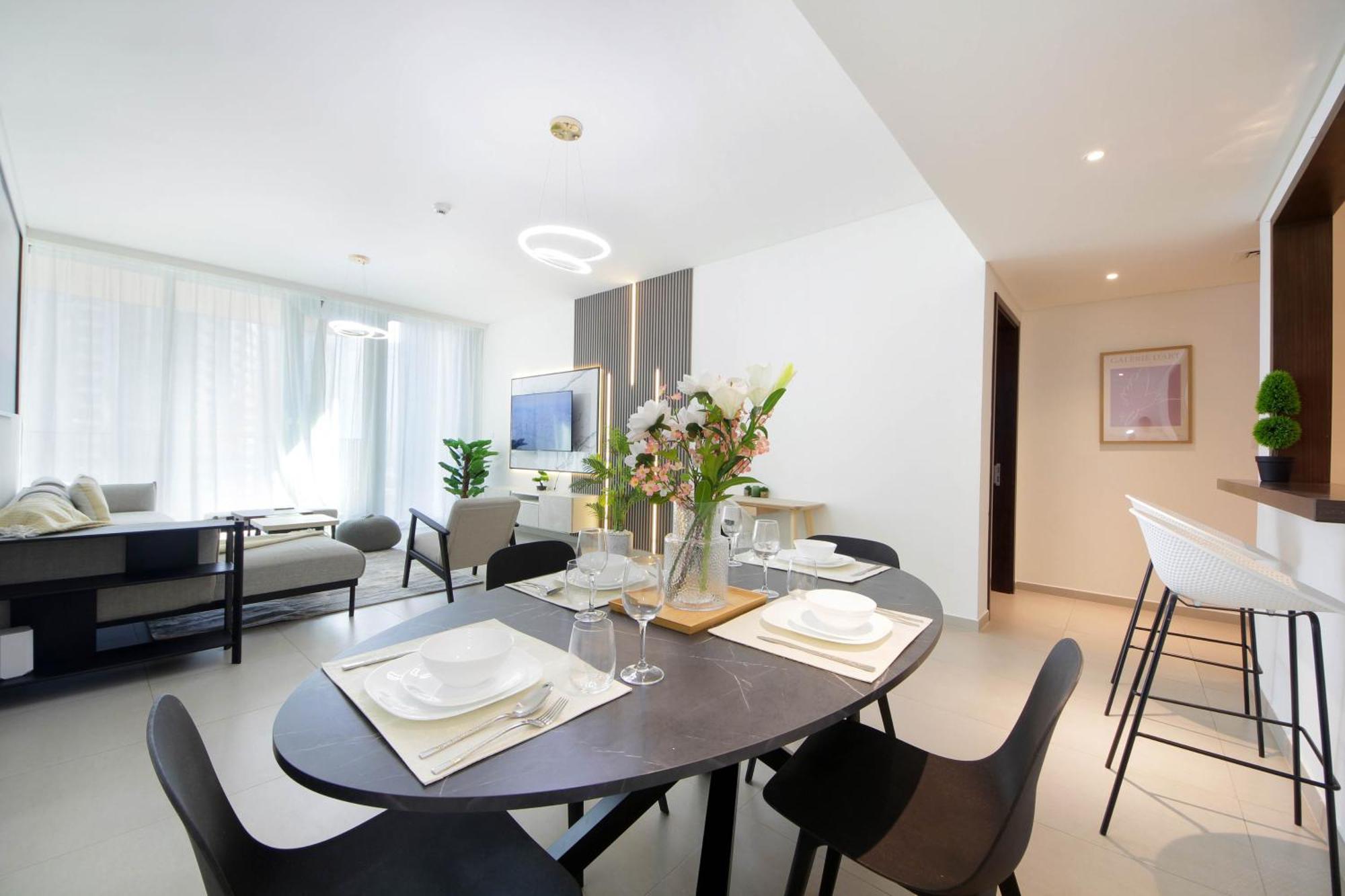 Spacious 2bhk Boulevard Heights Downtown *