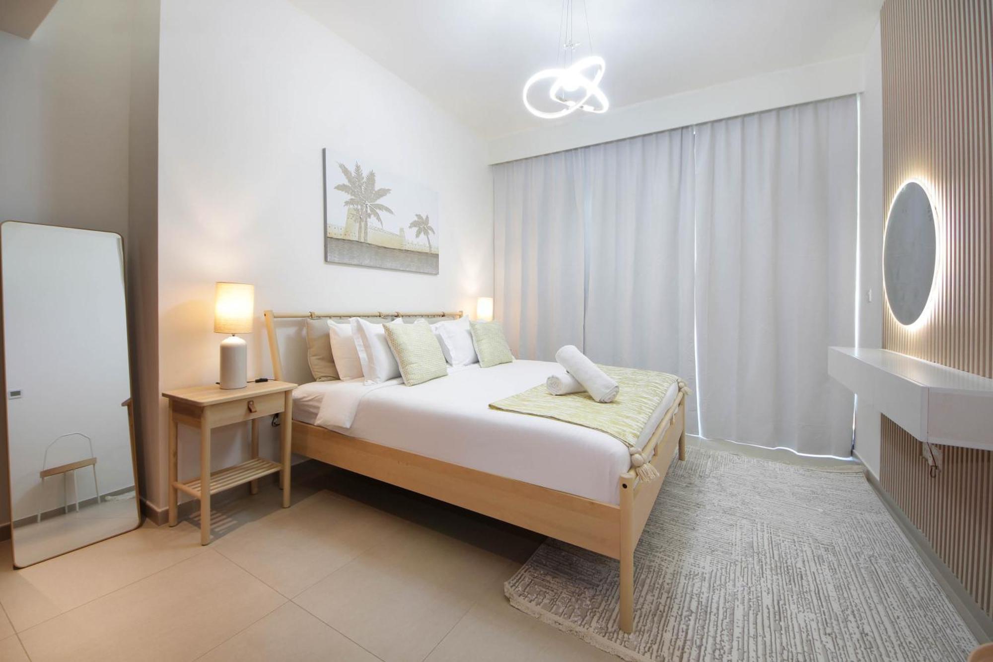 Spacious 2bhk Boulevard Heights Downtown Apartment