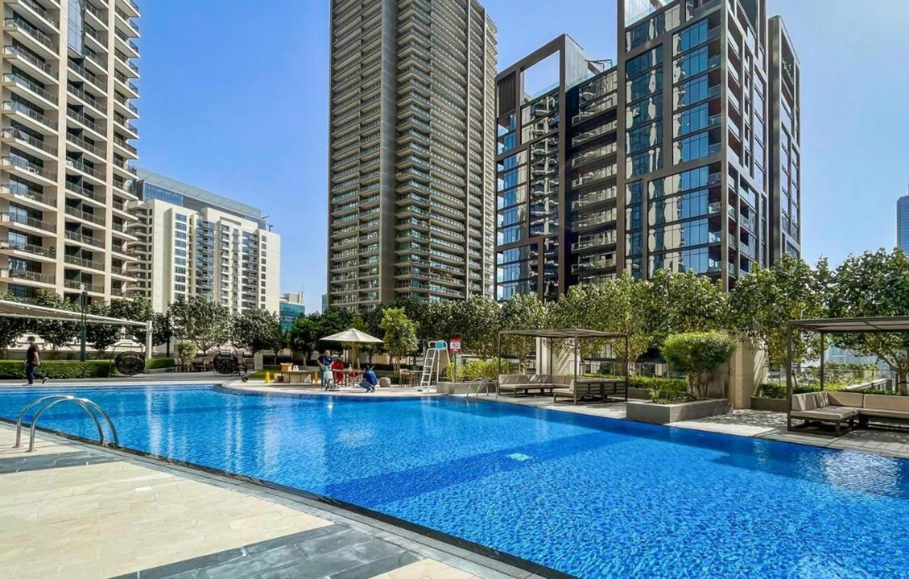 Spacious 2bhk Boulevard Heights Downtown *