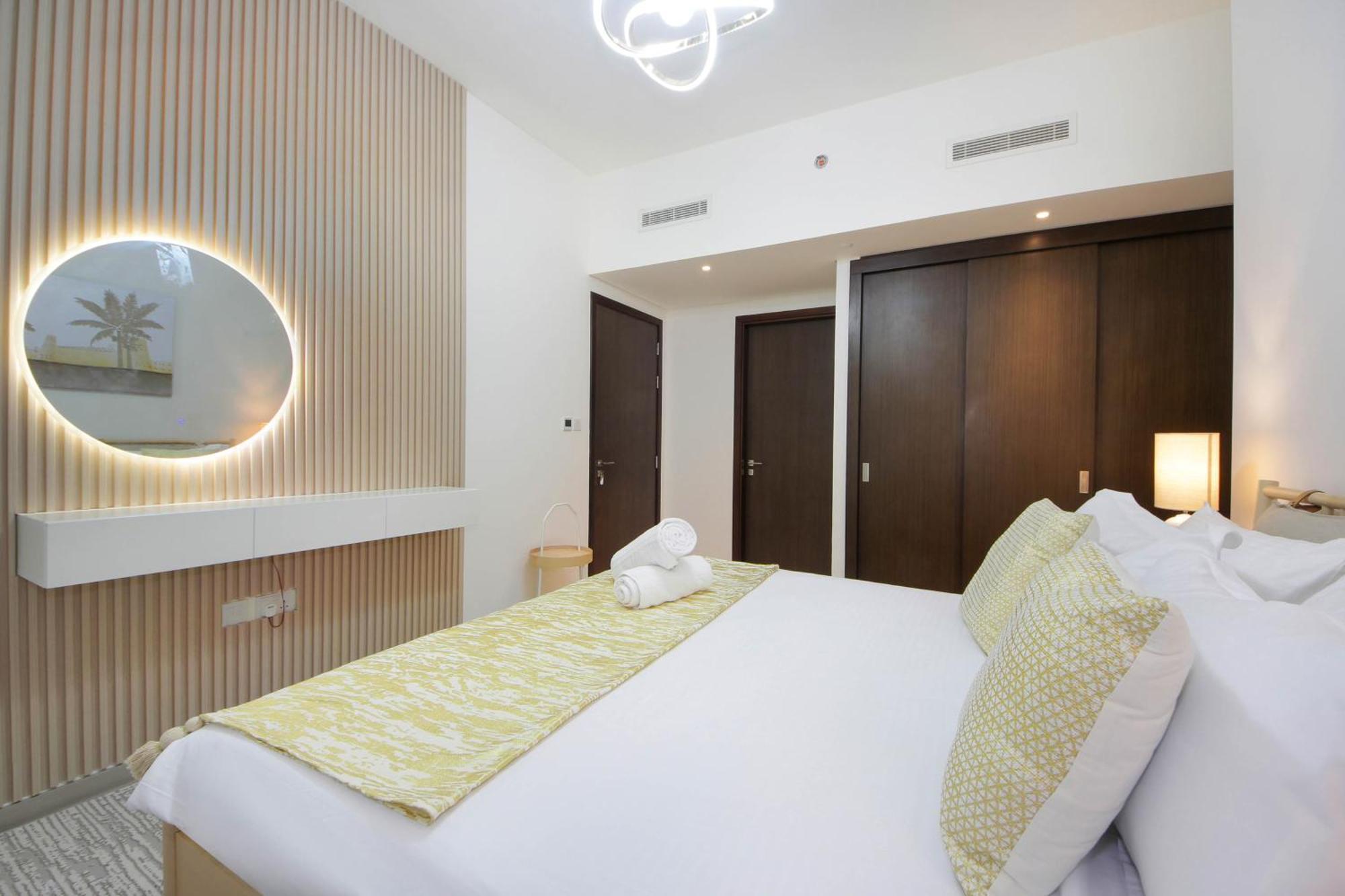 Spacious 2bhk Boulevard Heights Downtown