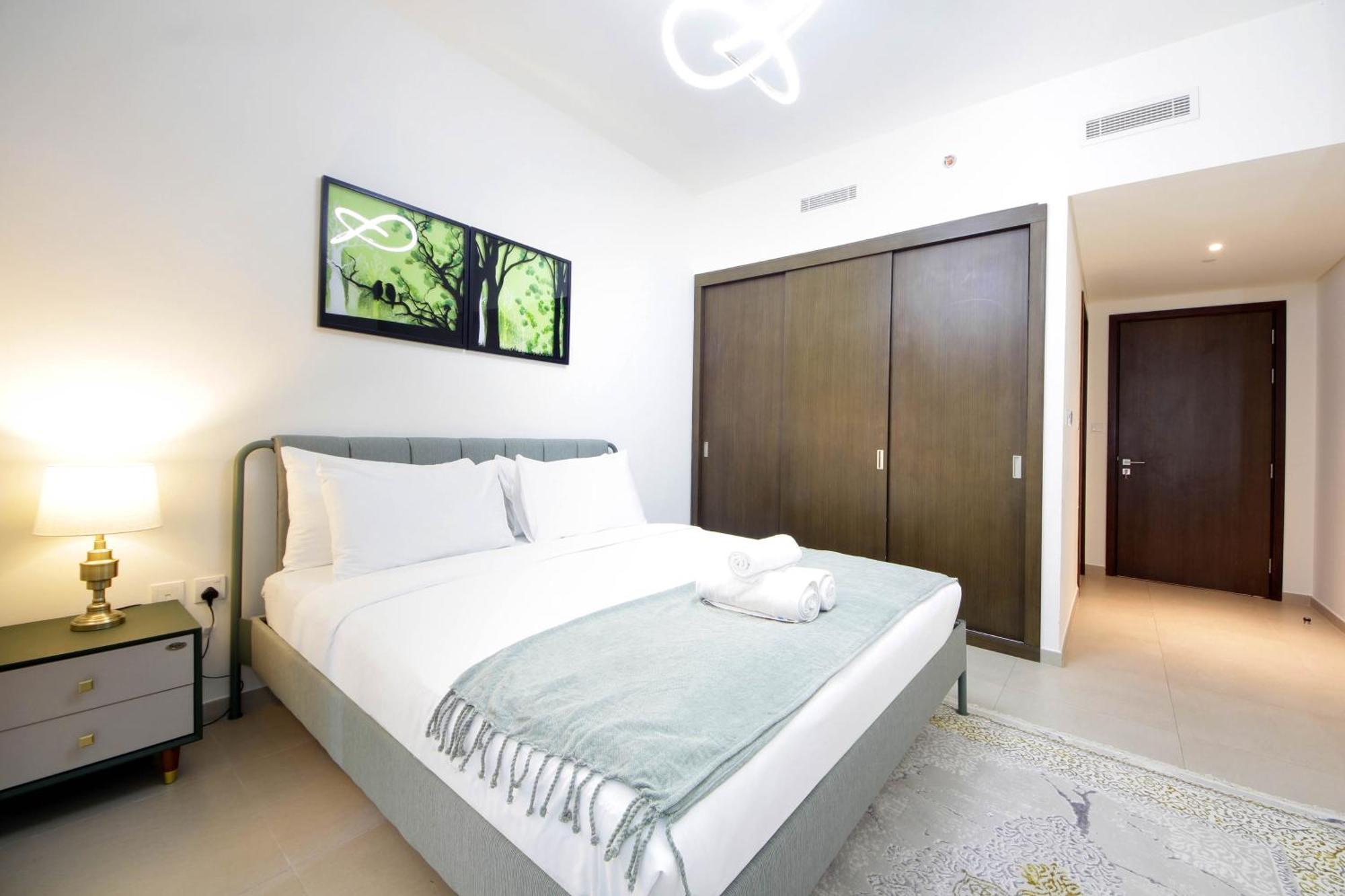Spacious 2bhk Boulevard Heights Downtown Apartment