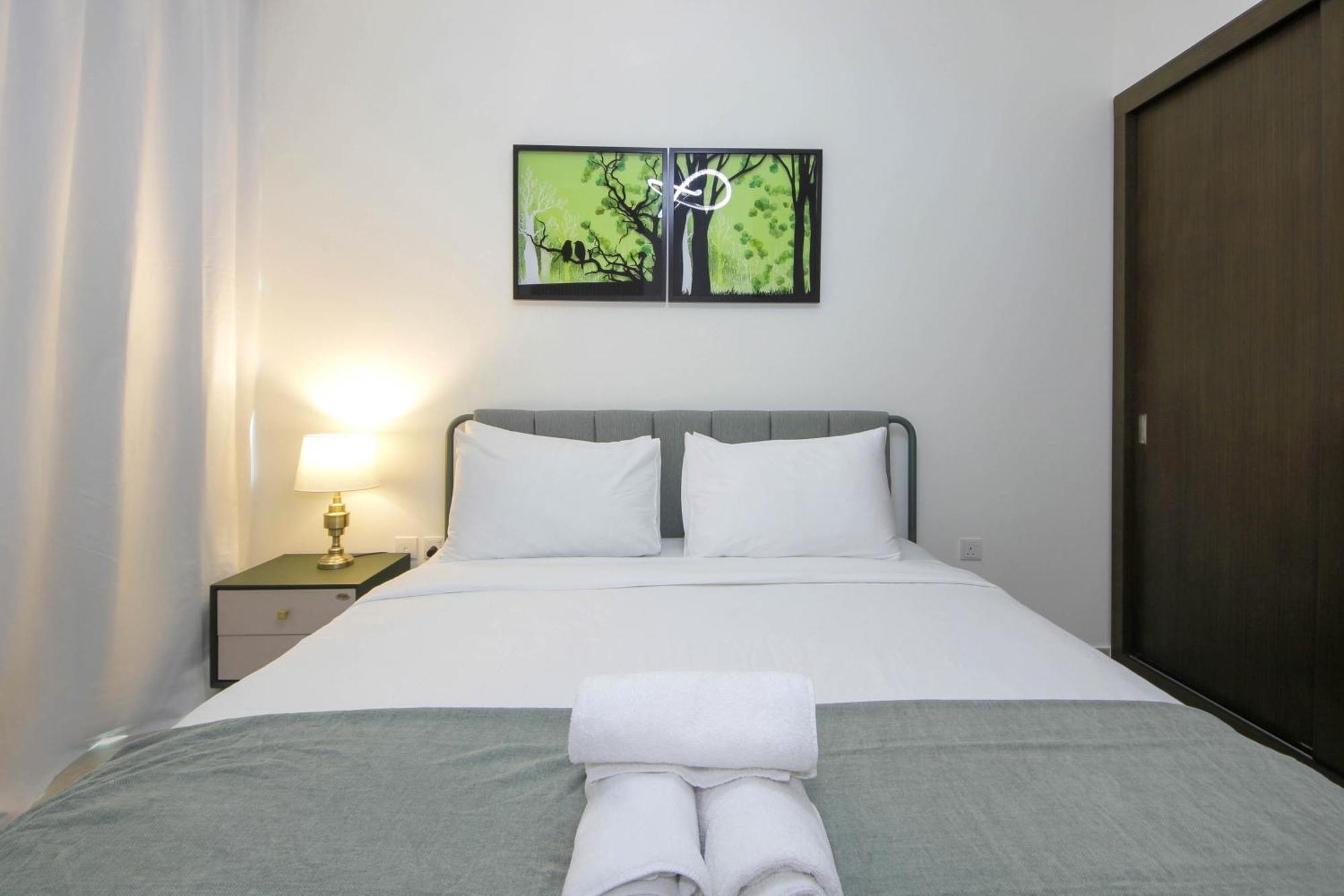 Apartment Spacious 2bhk Boulevard Heights Downtown