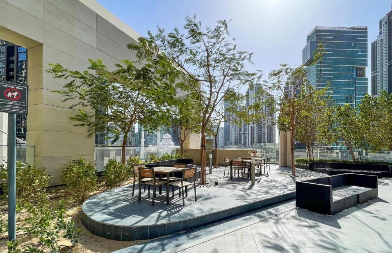 Spacious 2bhk Boulevard Heights Downtown * Dubai