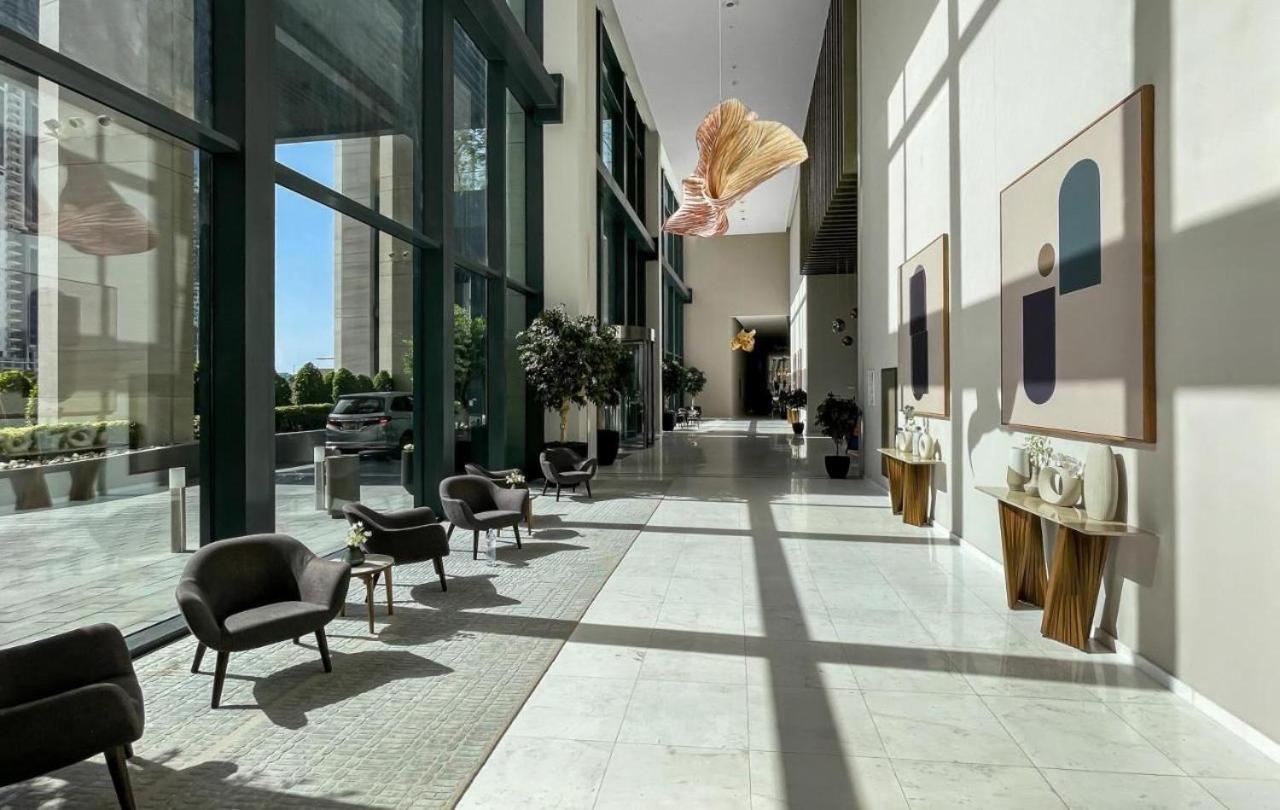 Spacious 2bhk Boulevard Heights Downtown