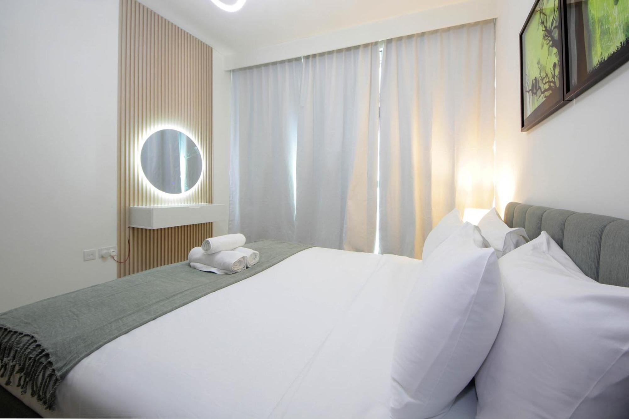 Spacious 2bhk Boulevard Heights Downtown