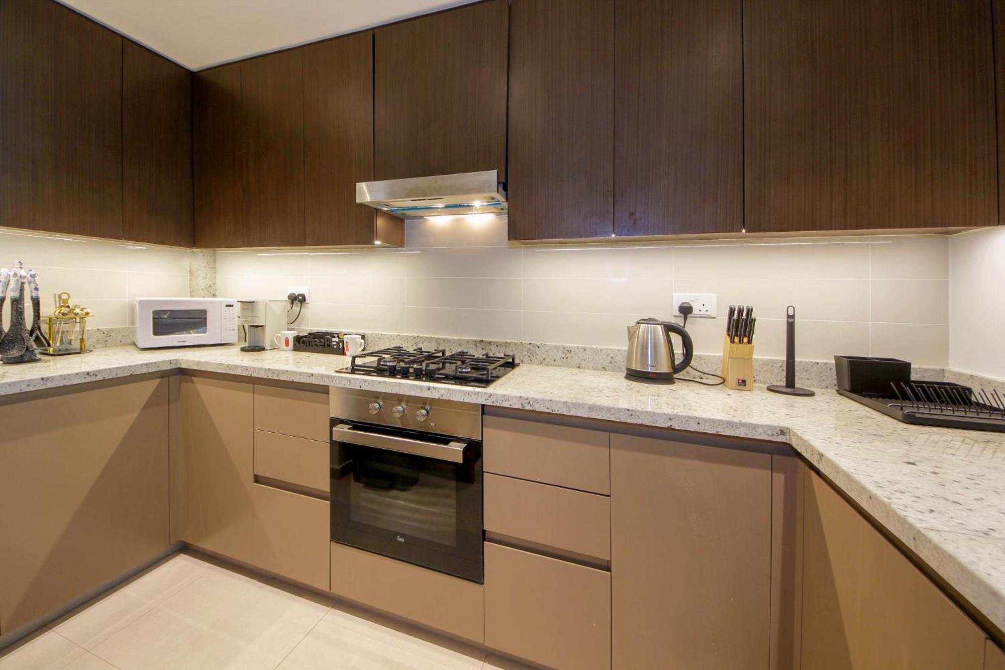 Spacious 2bhk Boulevard Heights Downtown *